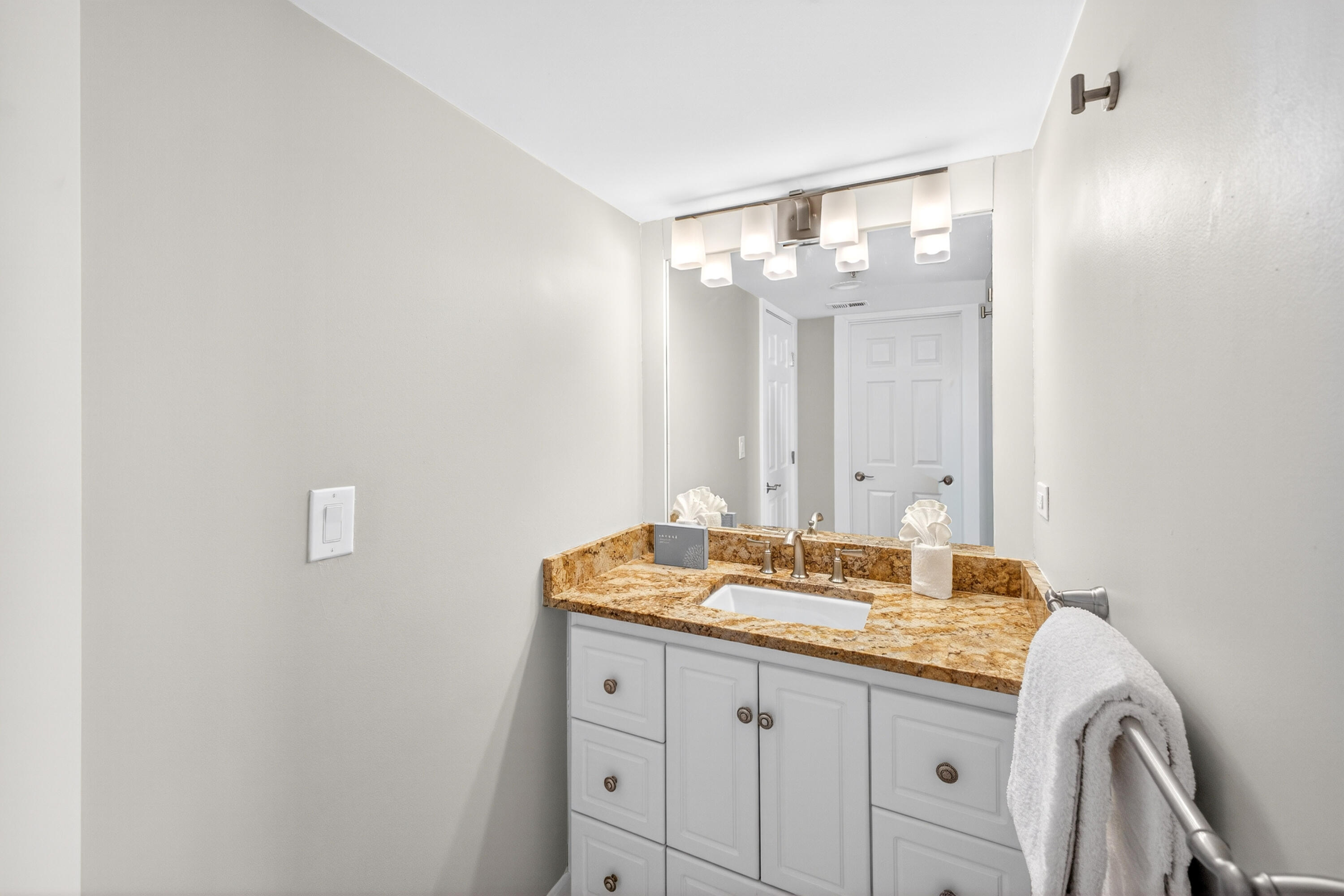 4033 Beachside One Drive 4033