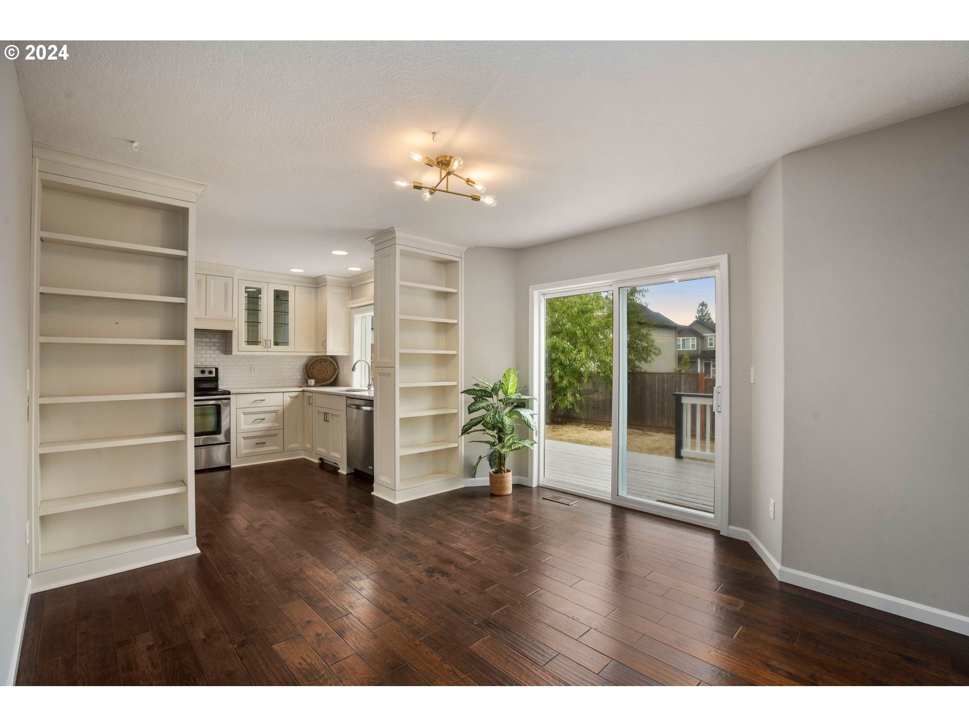 2408 NW NORWOOD ST