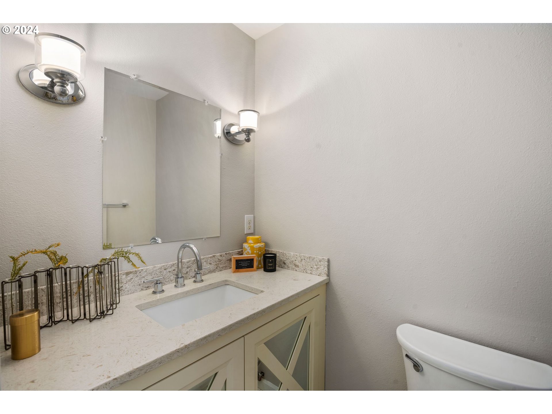 2408 NW NORWOOD ST