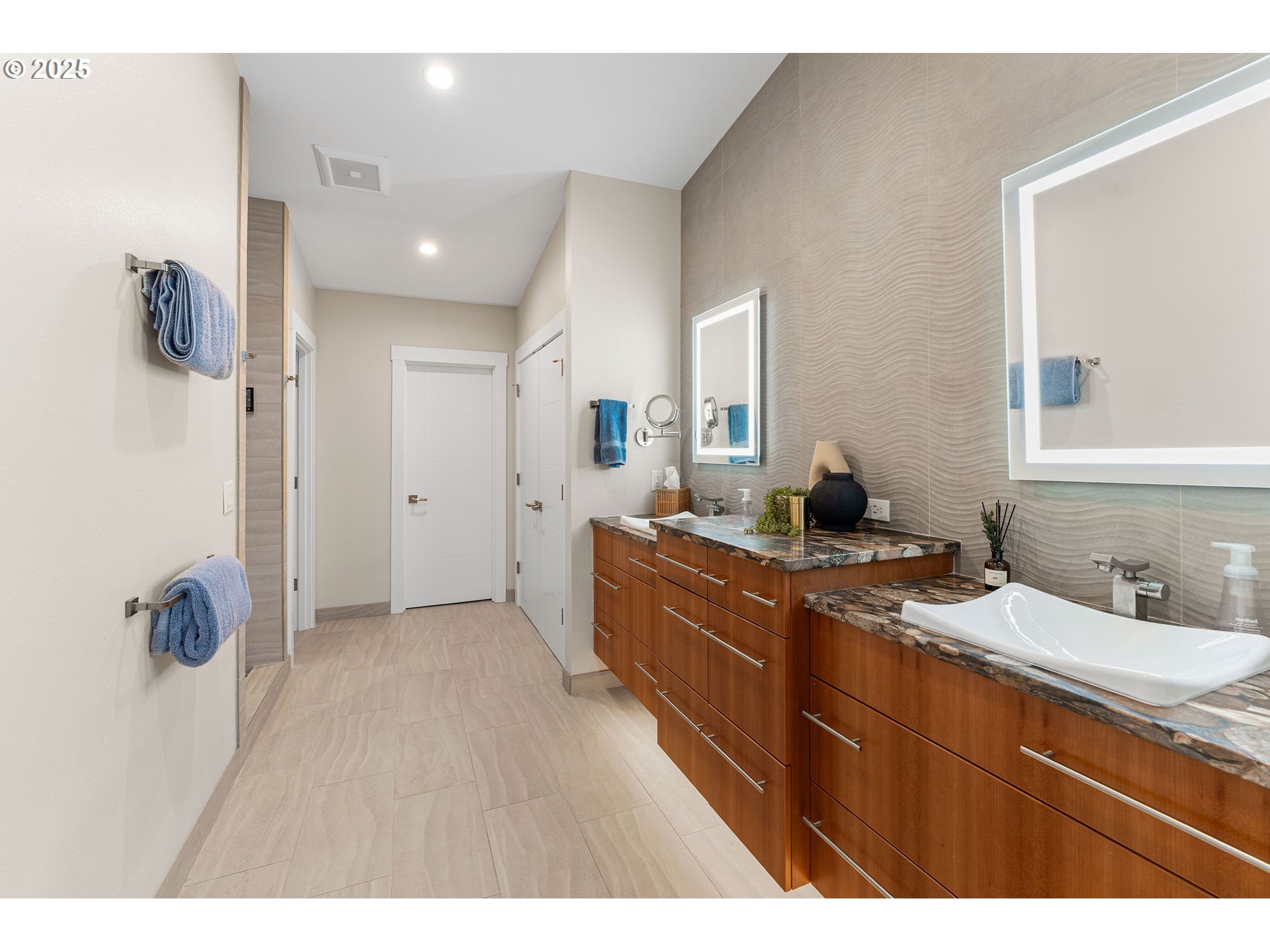 221 W DOGWOOD ST
