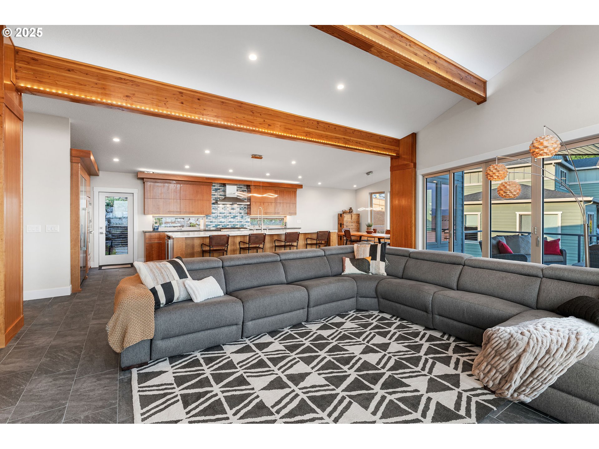 221 W DOGWOOD ST