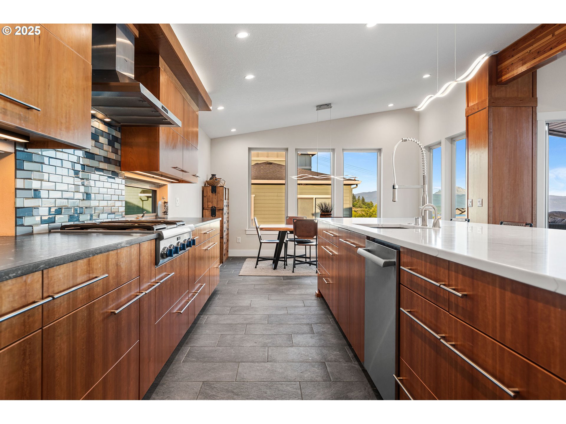 221 W DOGWOOD ST