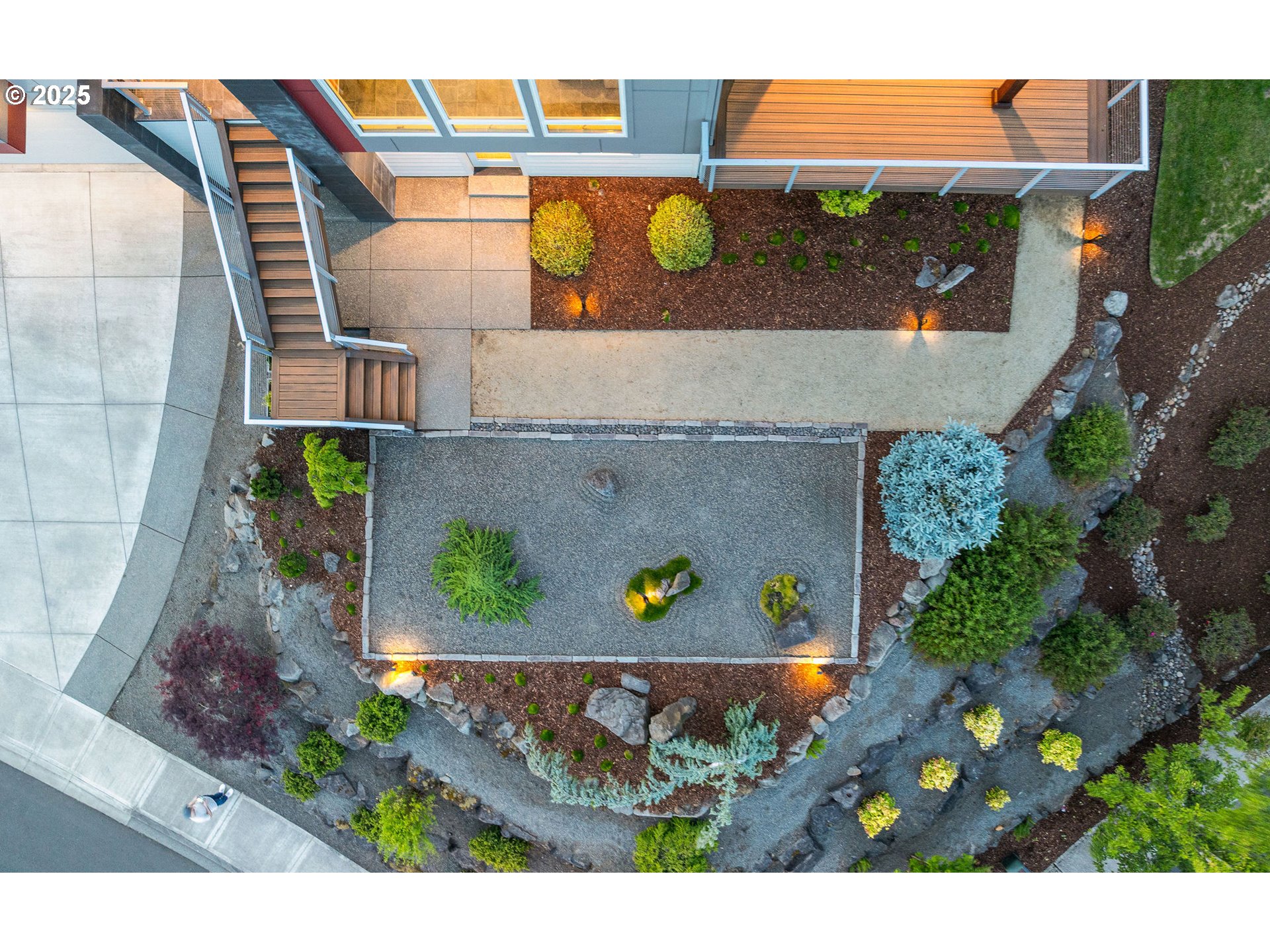 221 W DOGWOOD ST