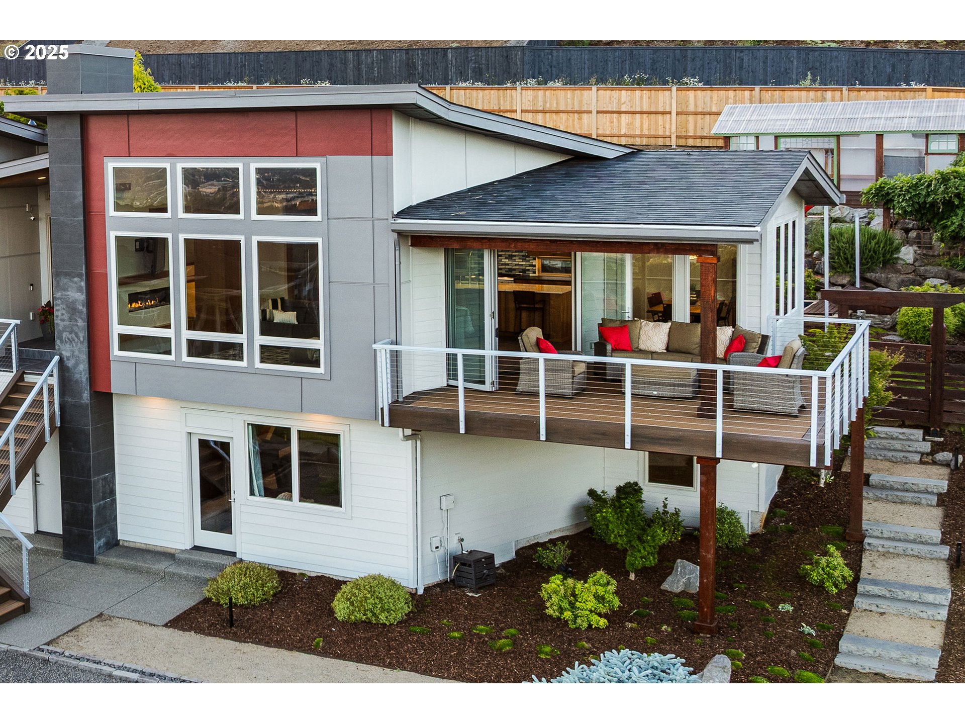221 W DOGWOOD ST
