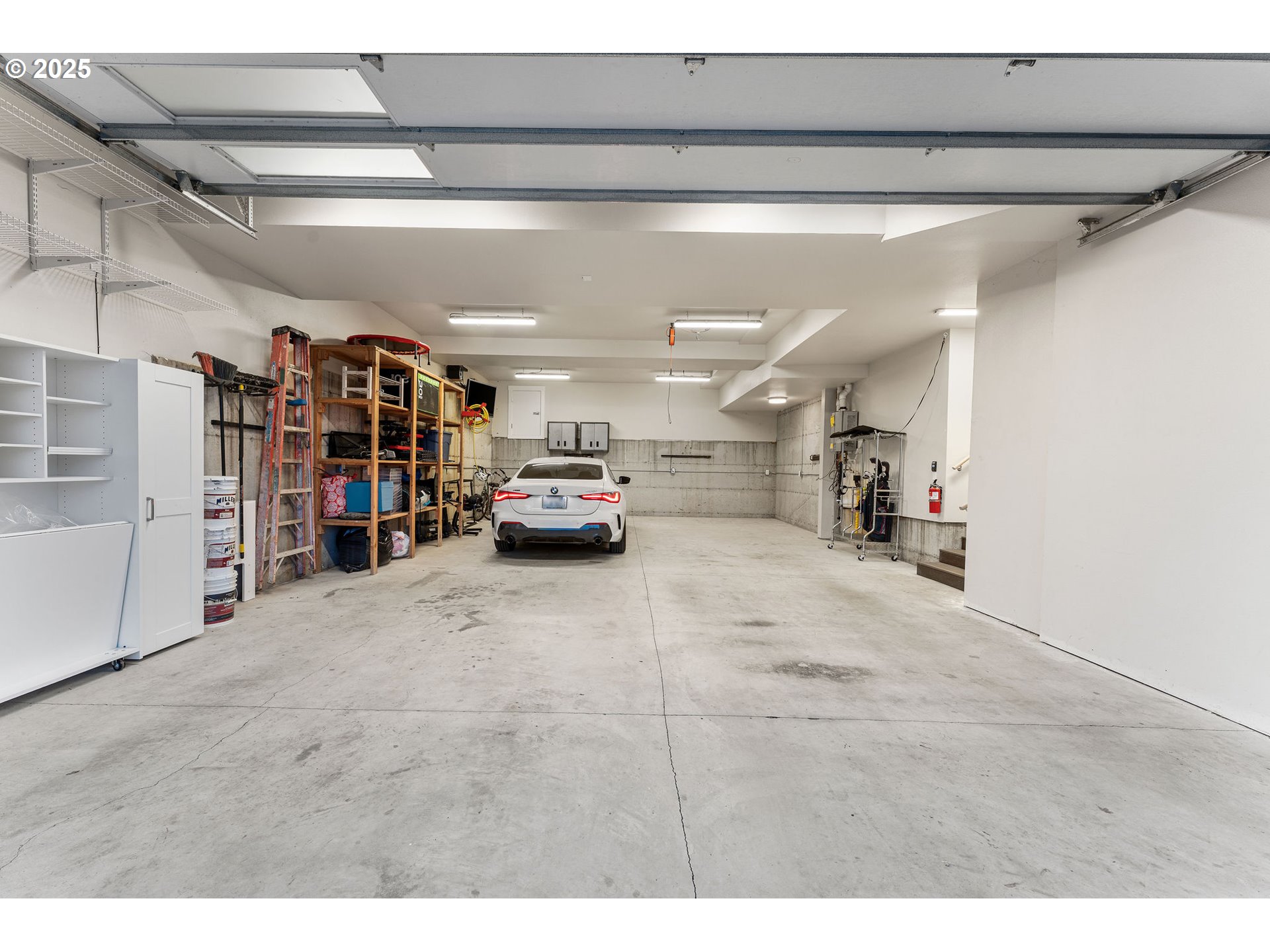 221 W DOGWOOD ST
