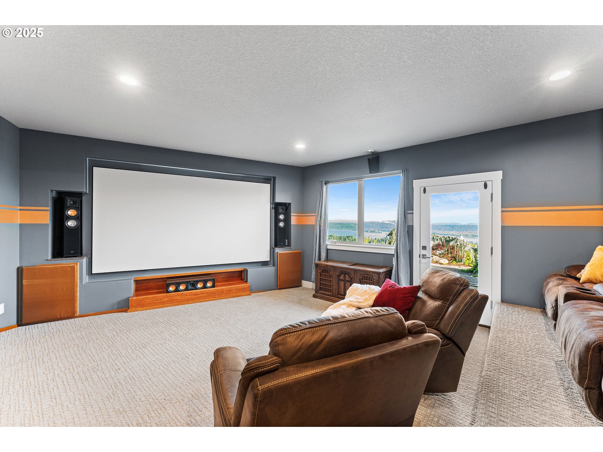 221 W DOGWOOD ST