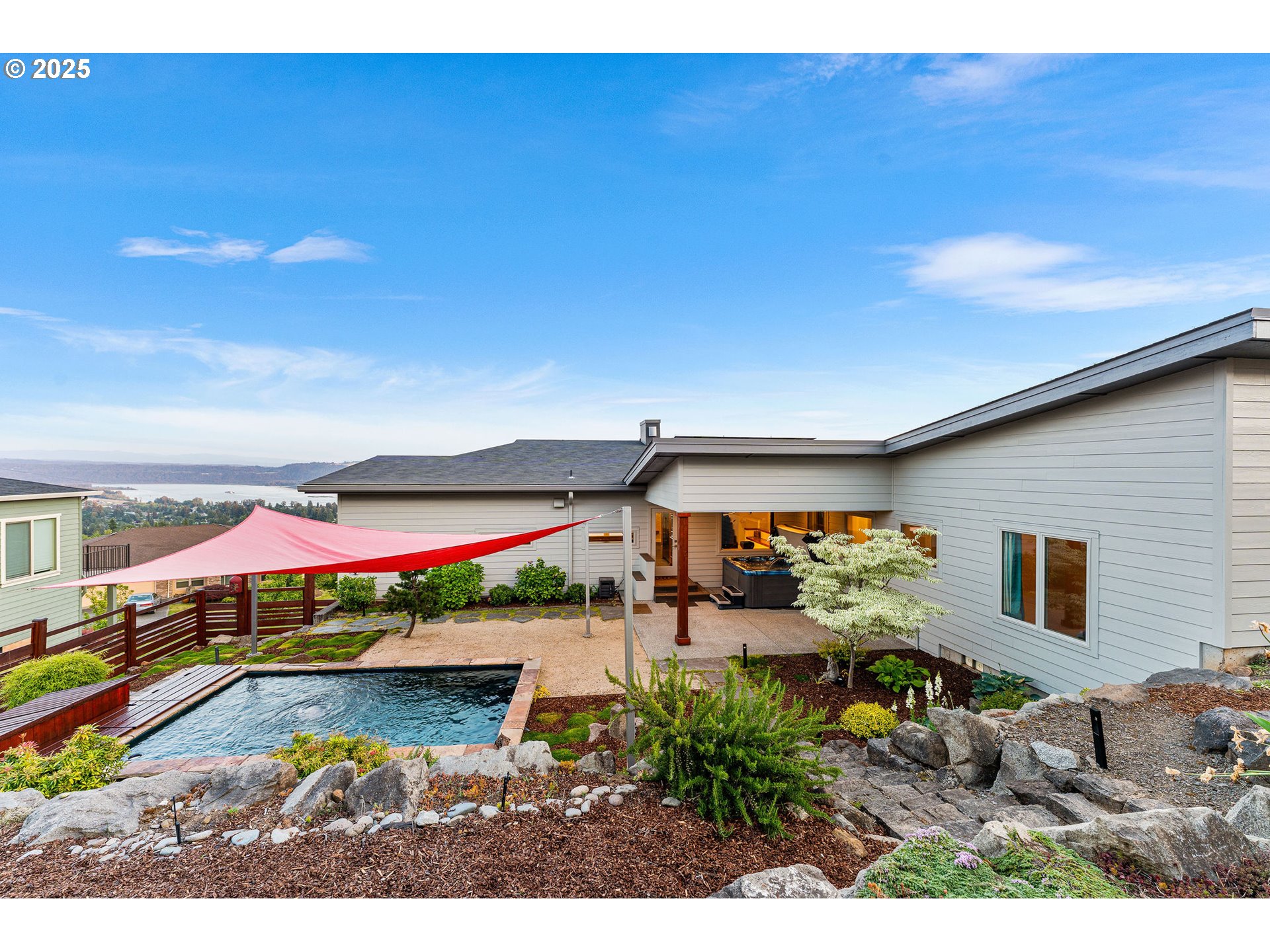 221 W DOGWOOD ST