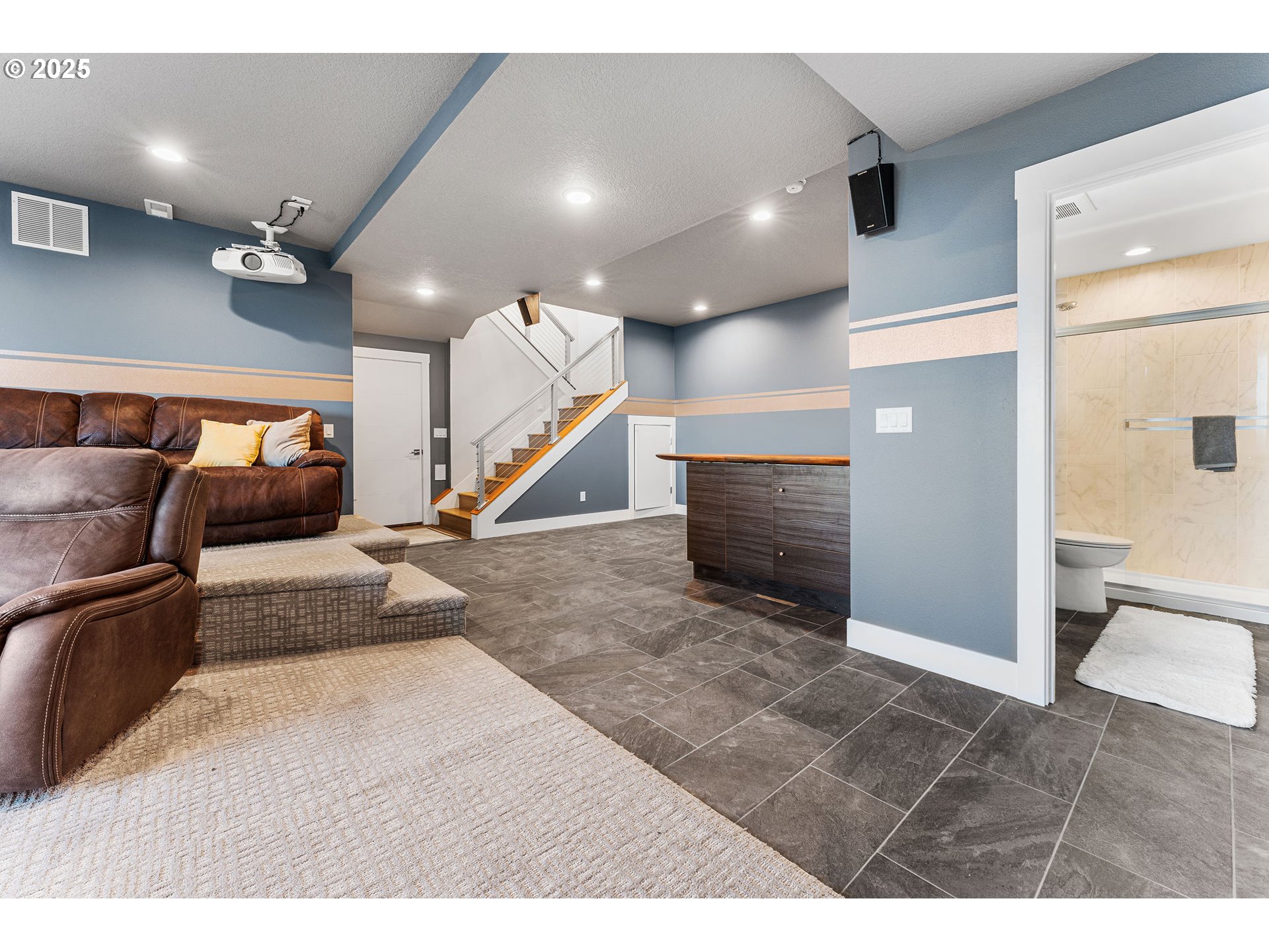 221 W DOGWOOD ST