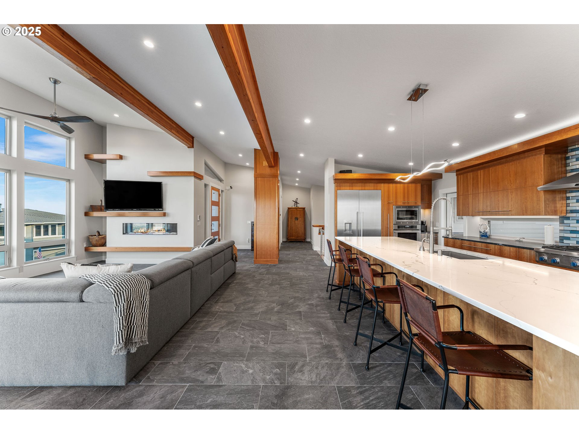 221 W DOGWOOD ST