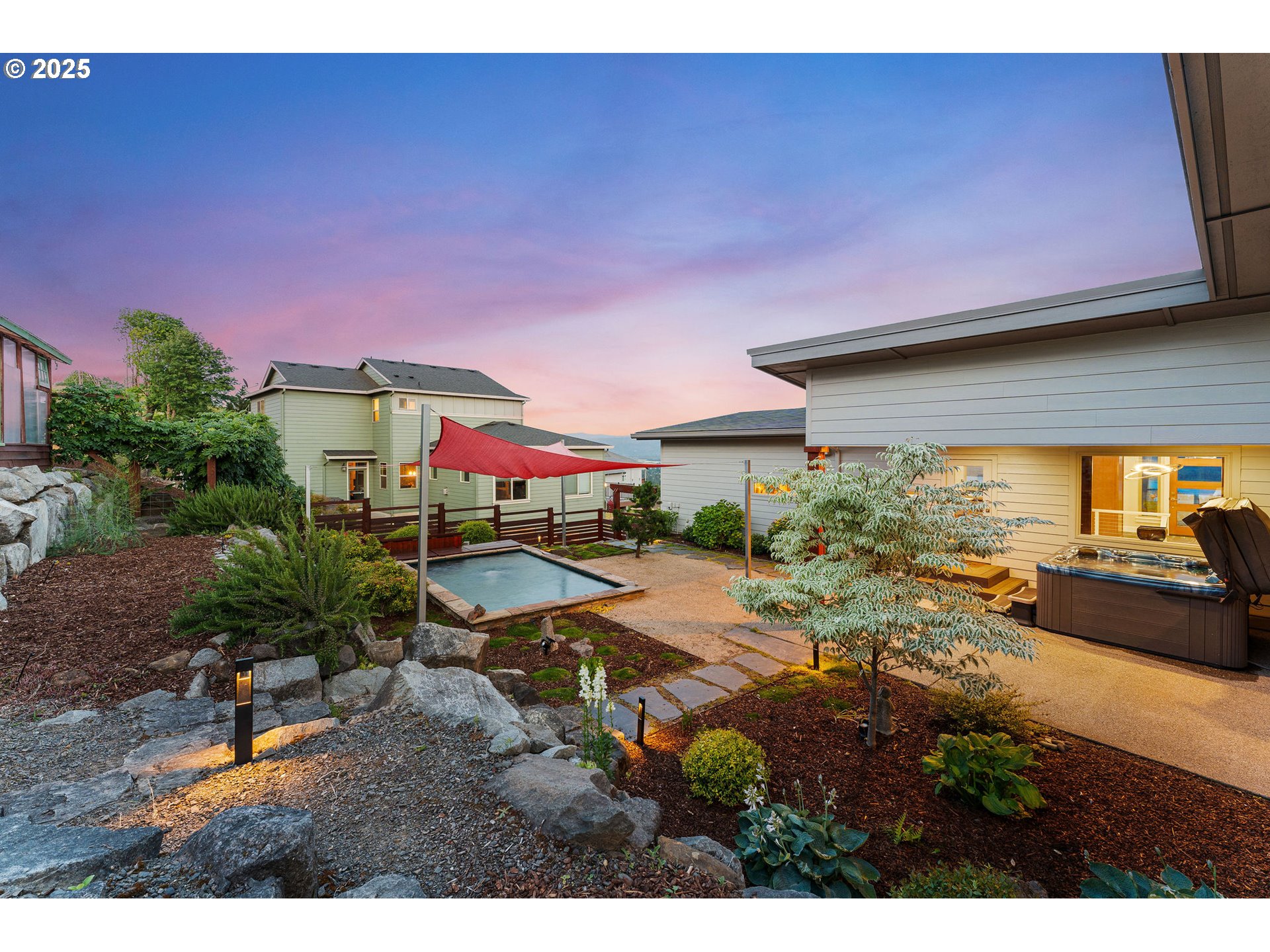 221 W DOGWOOD ST