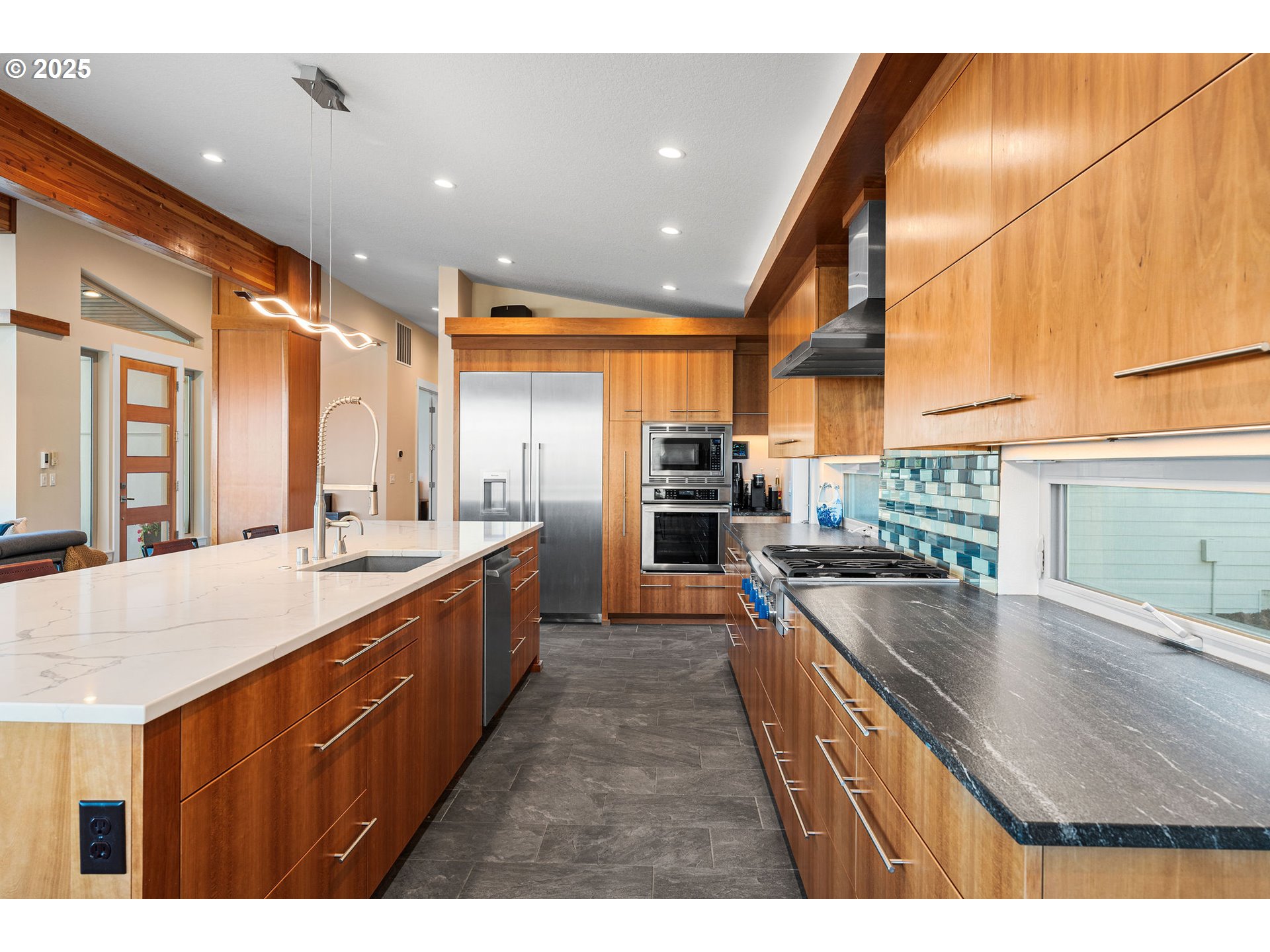 221 W DOGWOOD ST