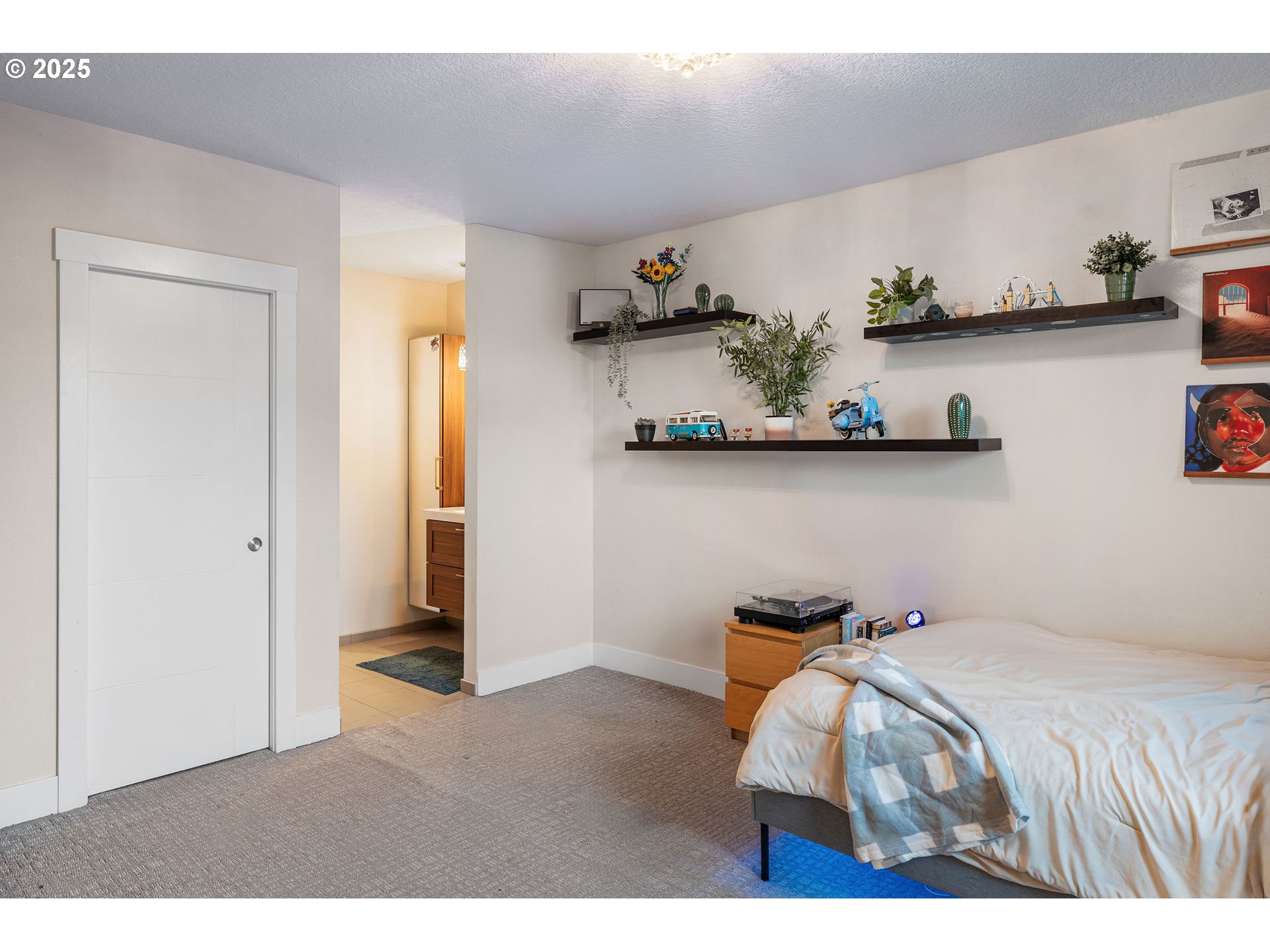 221 W DOGWOOD ST