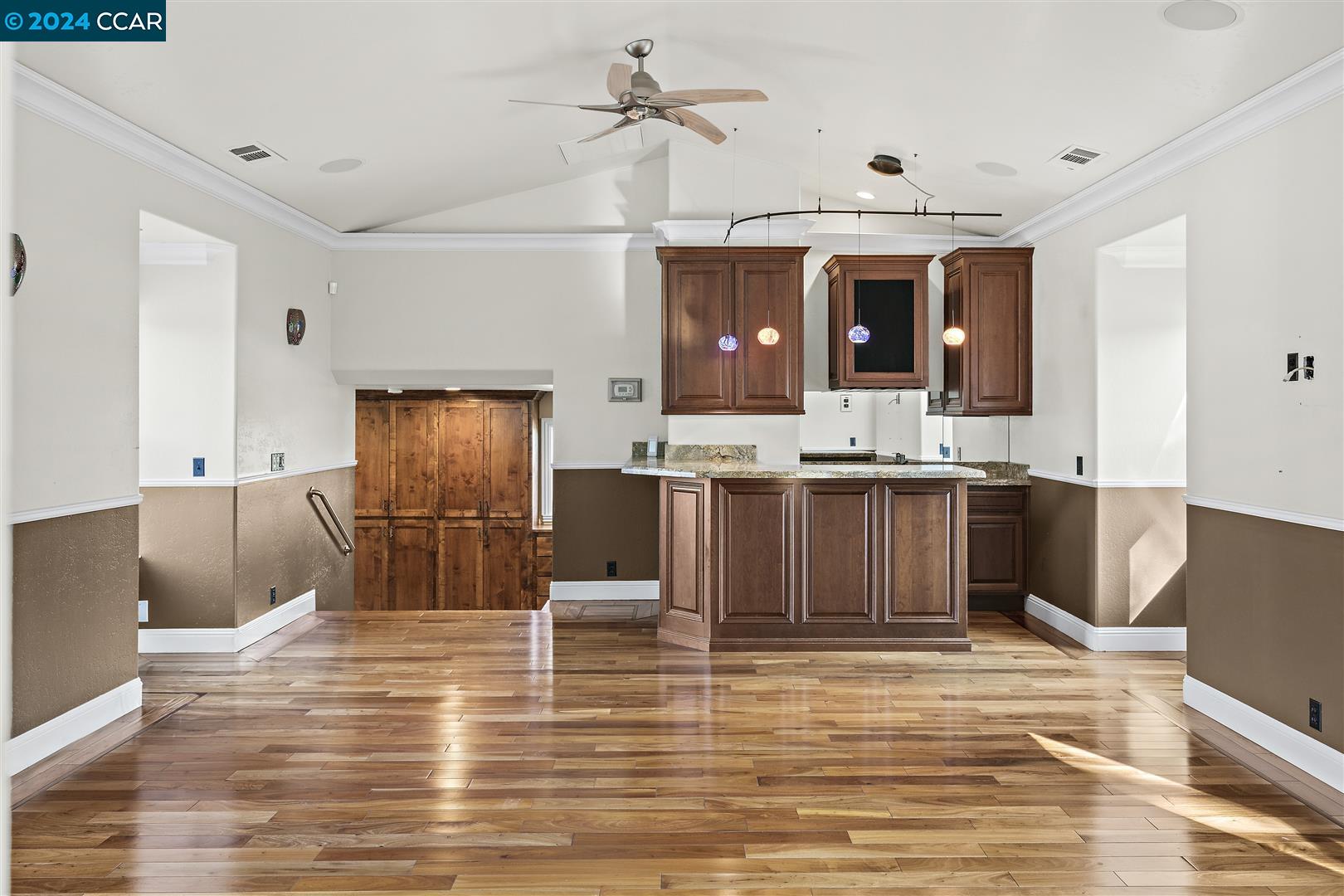 1110 Douglas Ct