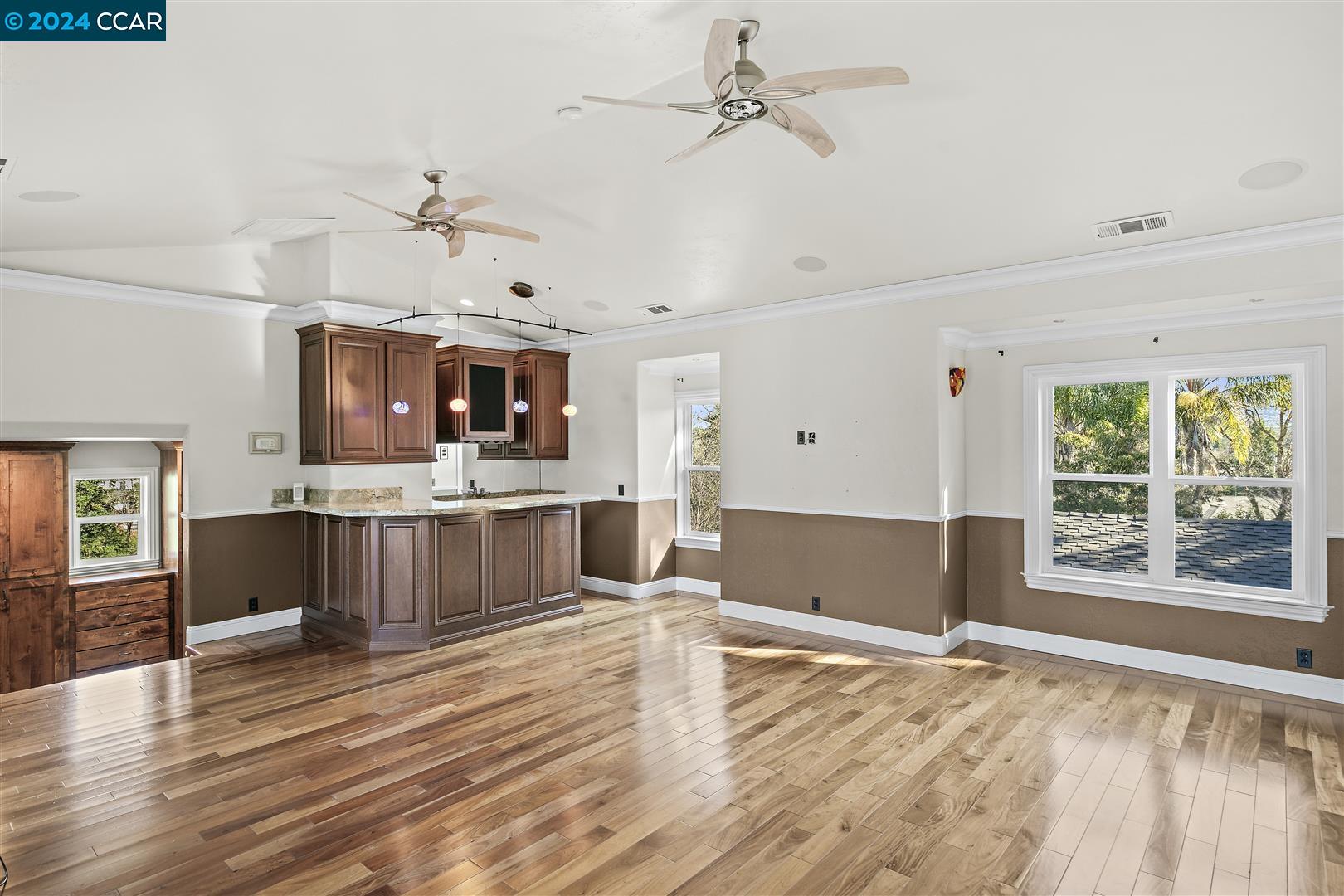 1110 Douglas Ct