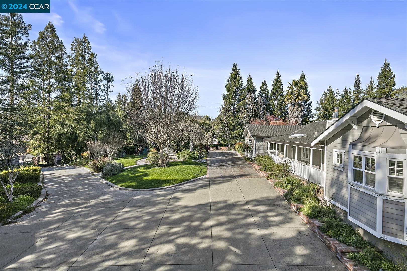 1110 Douglas Ct