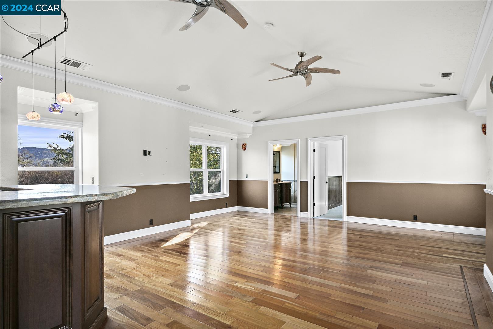 1110 Douglas Ct