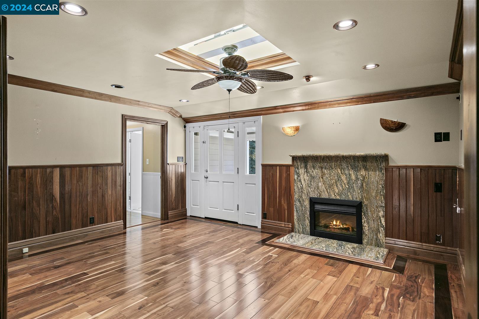 1110 Douglas Ct
