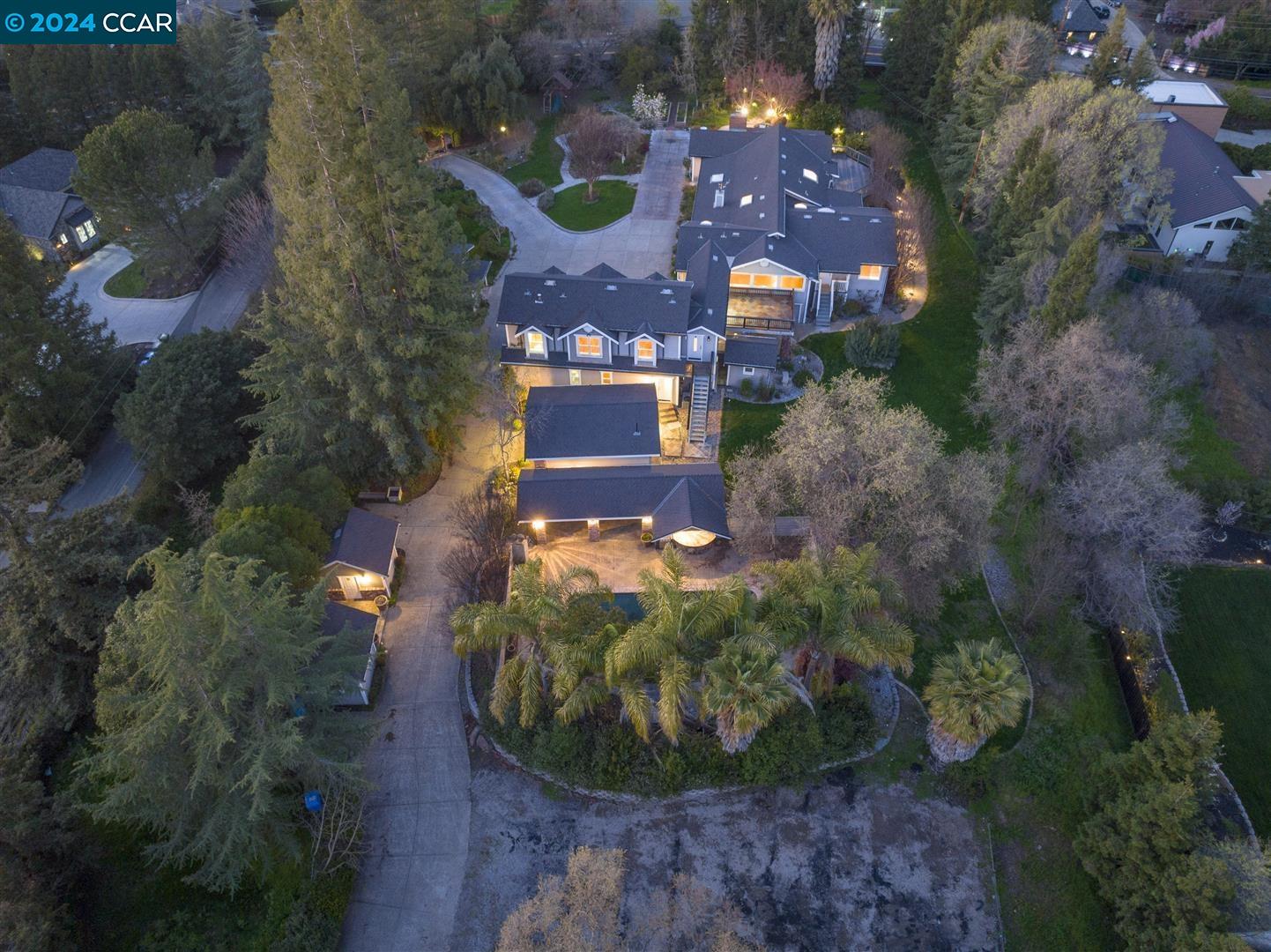 1110 Douglas Ct