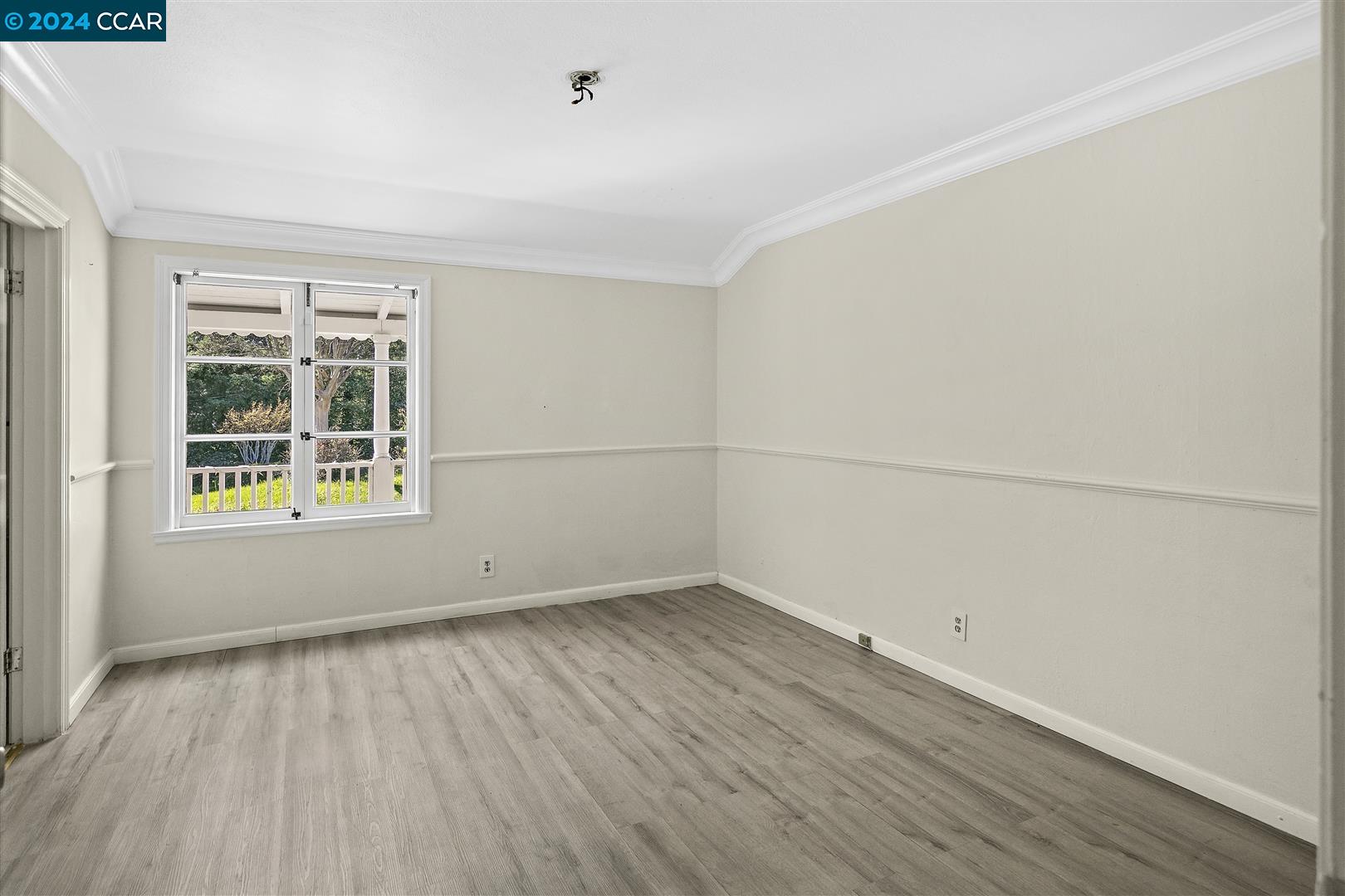 1110 Douglas Ct