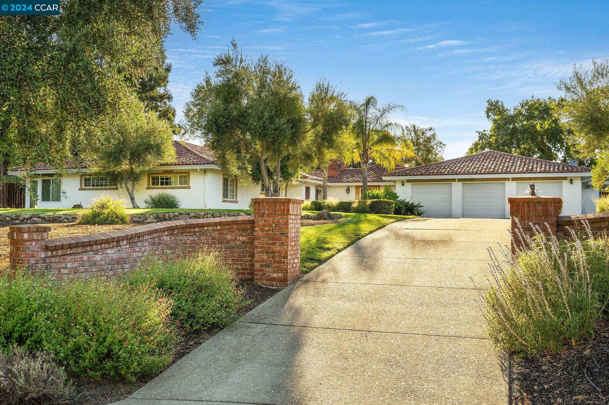 30 Summer Meadows Ct