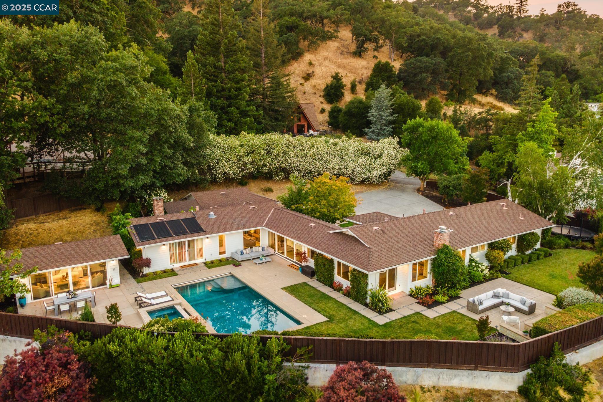 3039 Lunada Ln