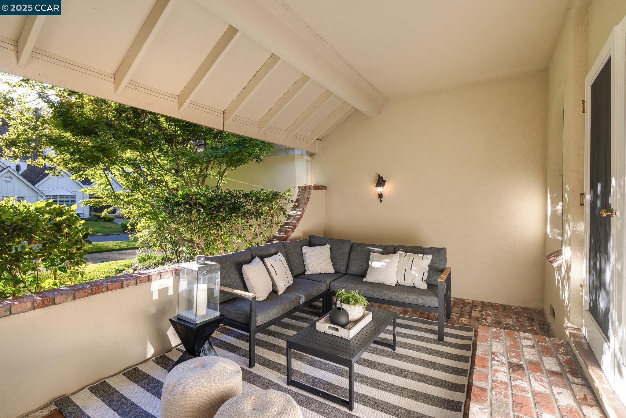 3284 Blackhawk Meadow Dr