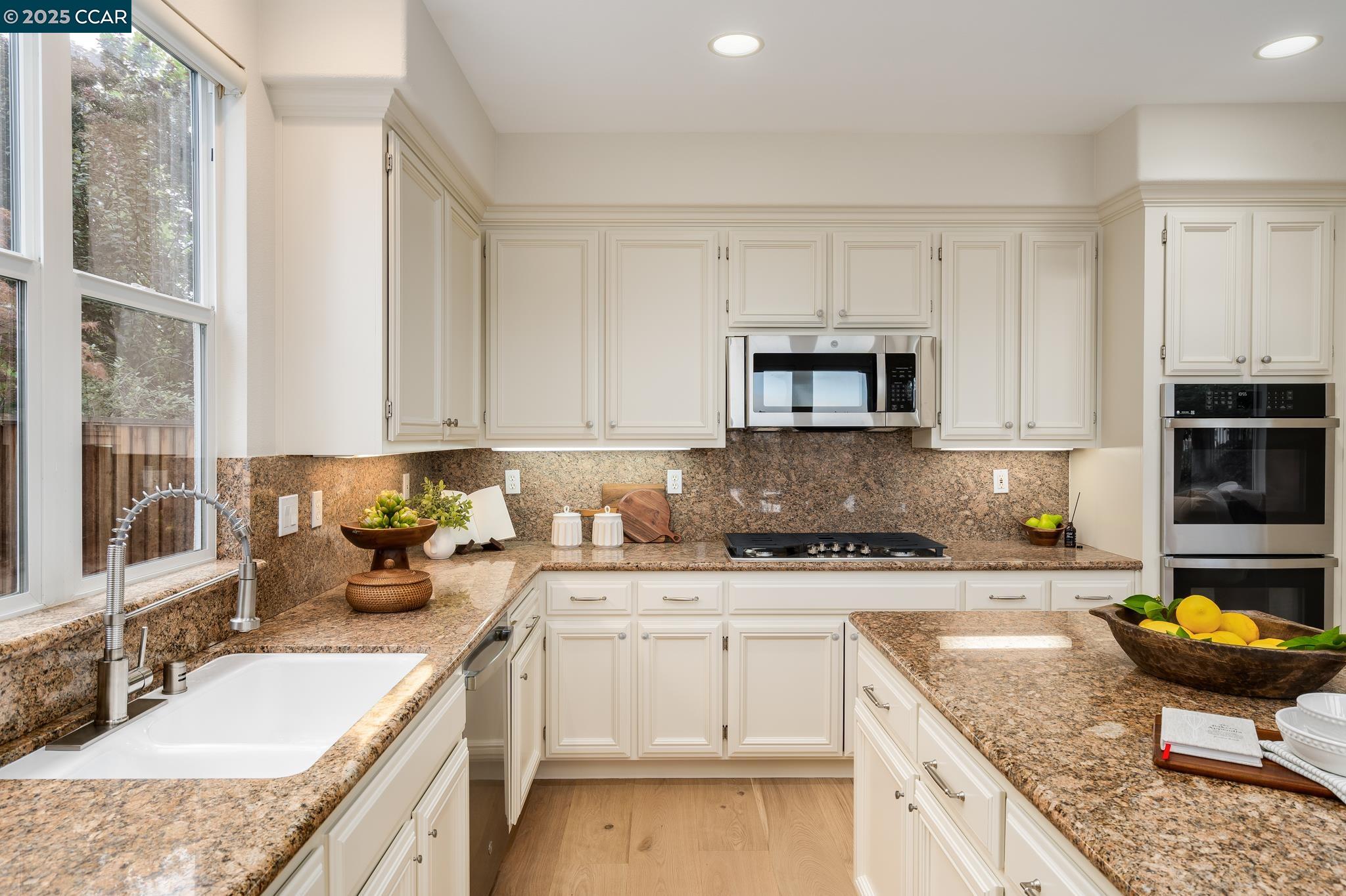 9356 Mediar Dr