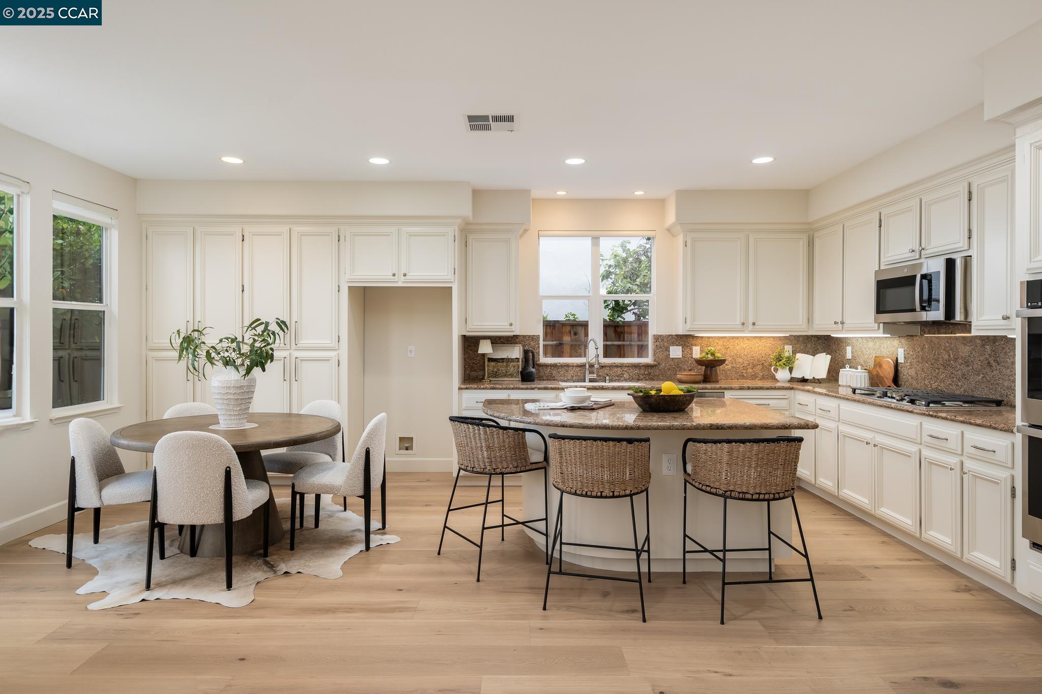 9356 Mediar Dr