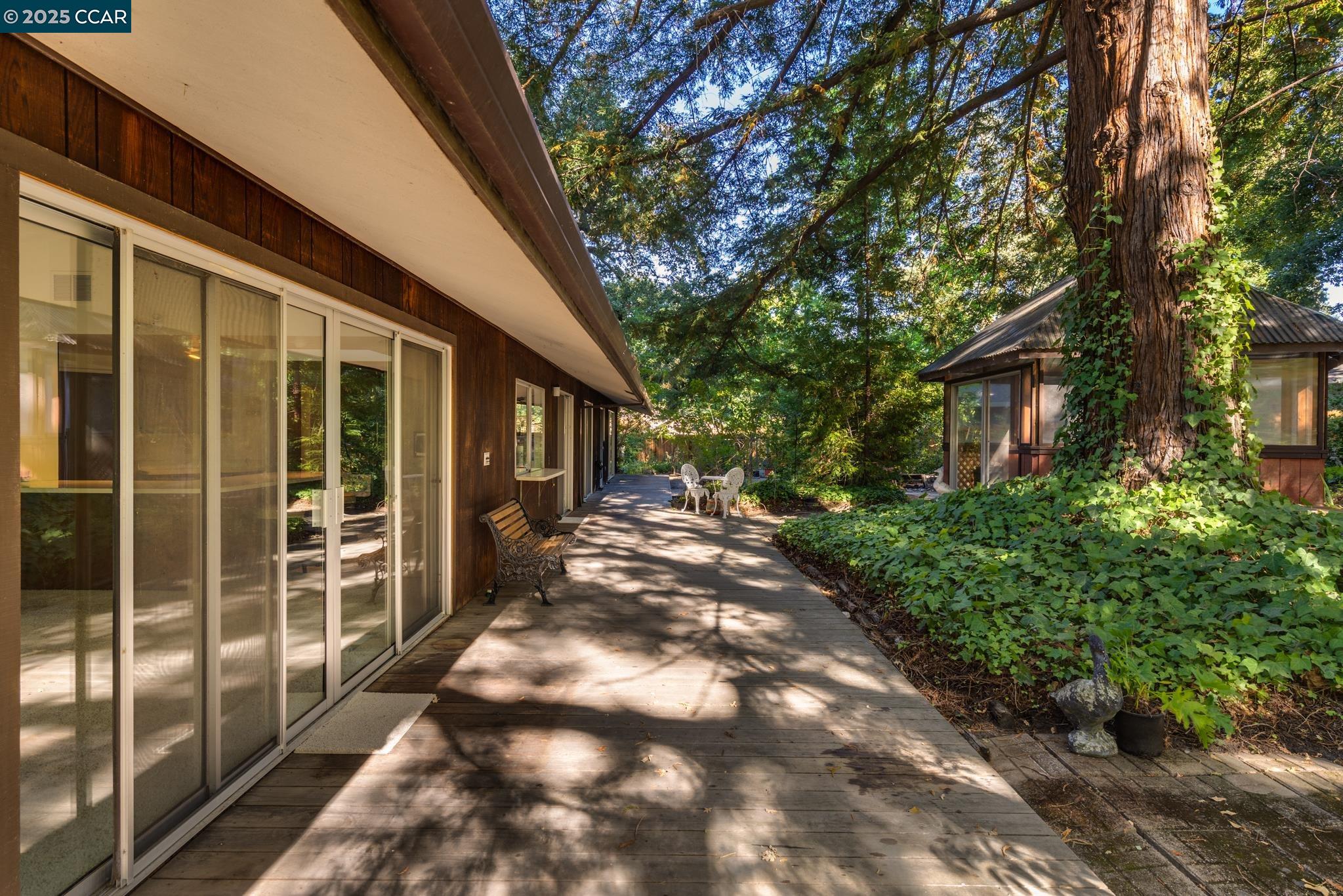 200 Lark Ln