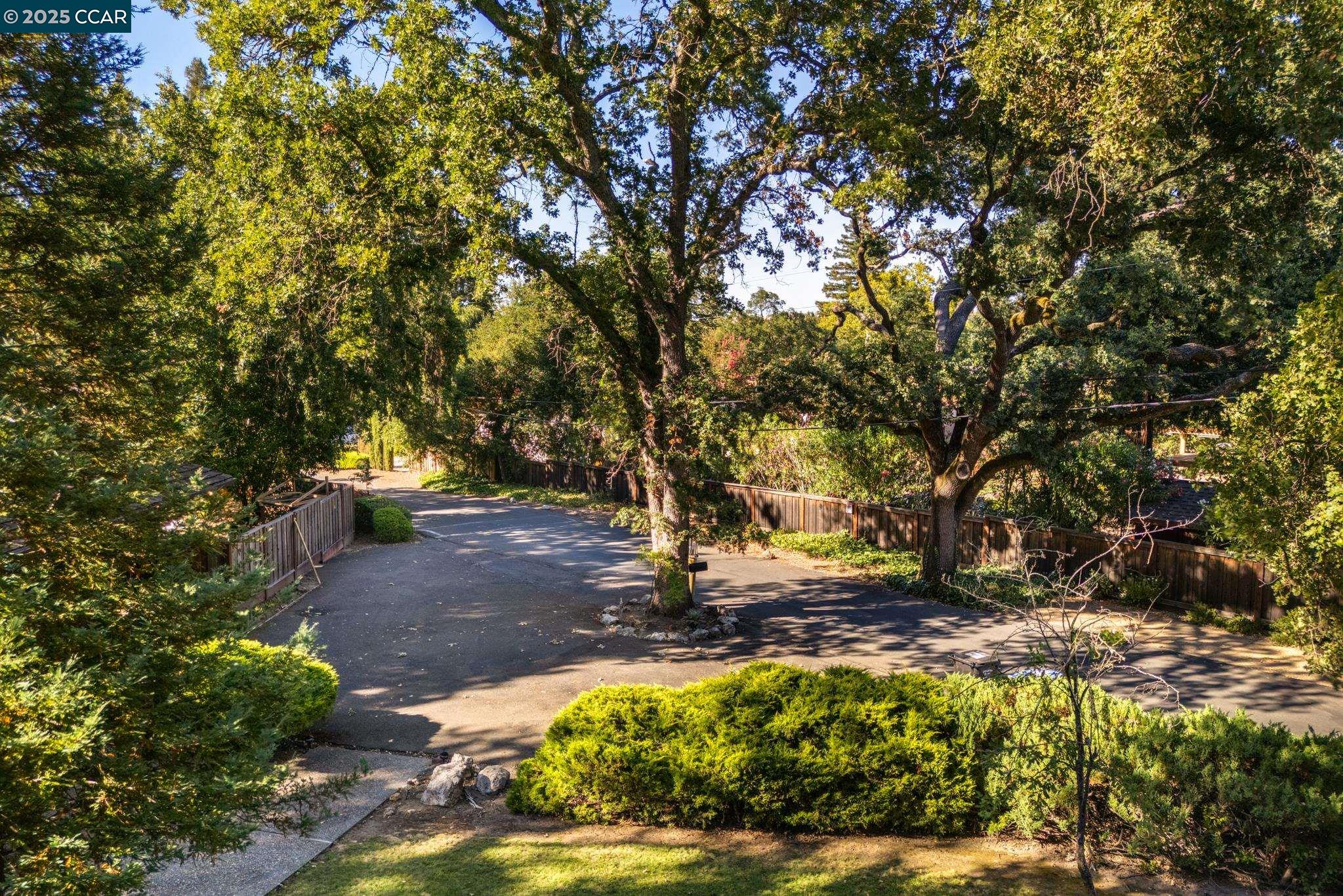 200 Lark Ln
