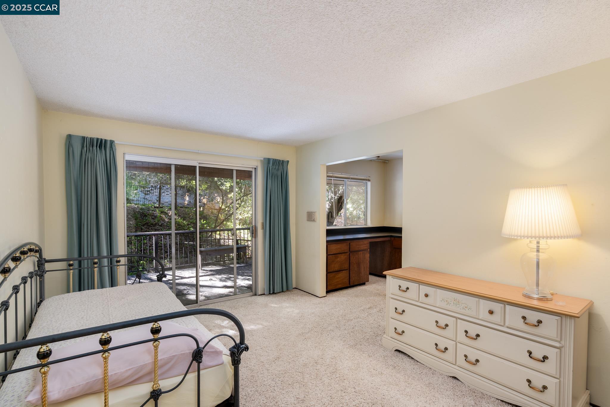 200 Lark Ln