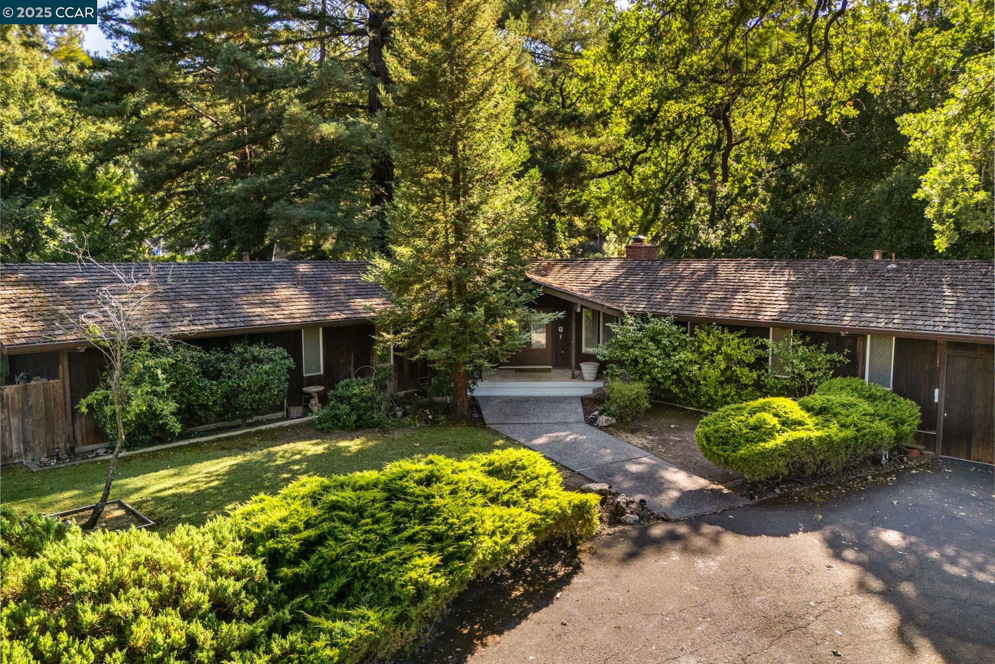 200 Lark Ln
