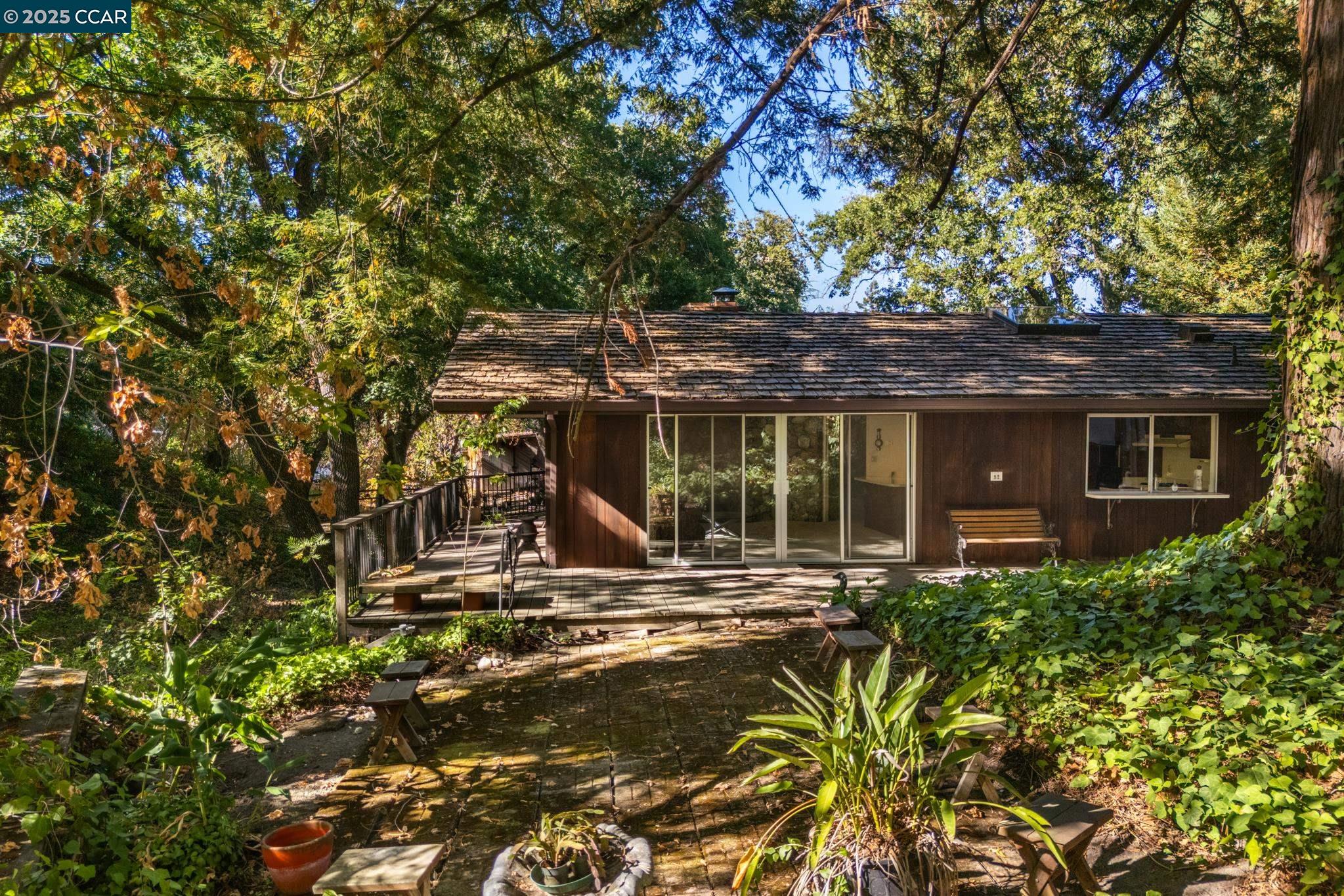 200 Lark Ln
