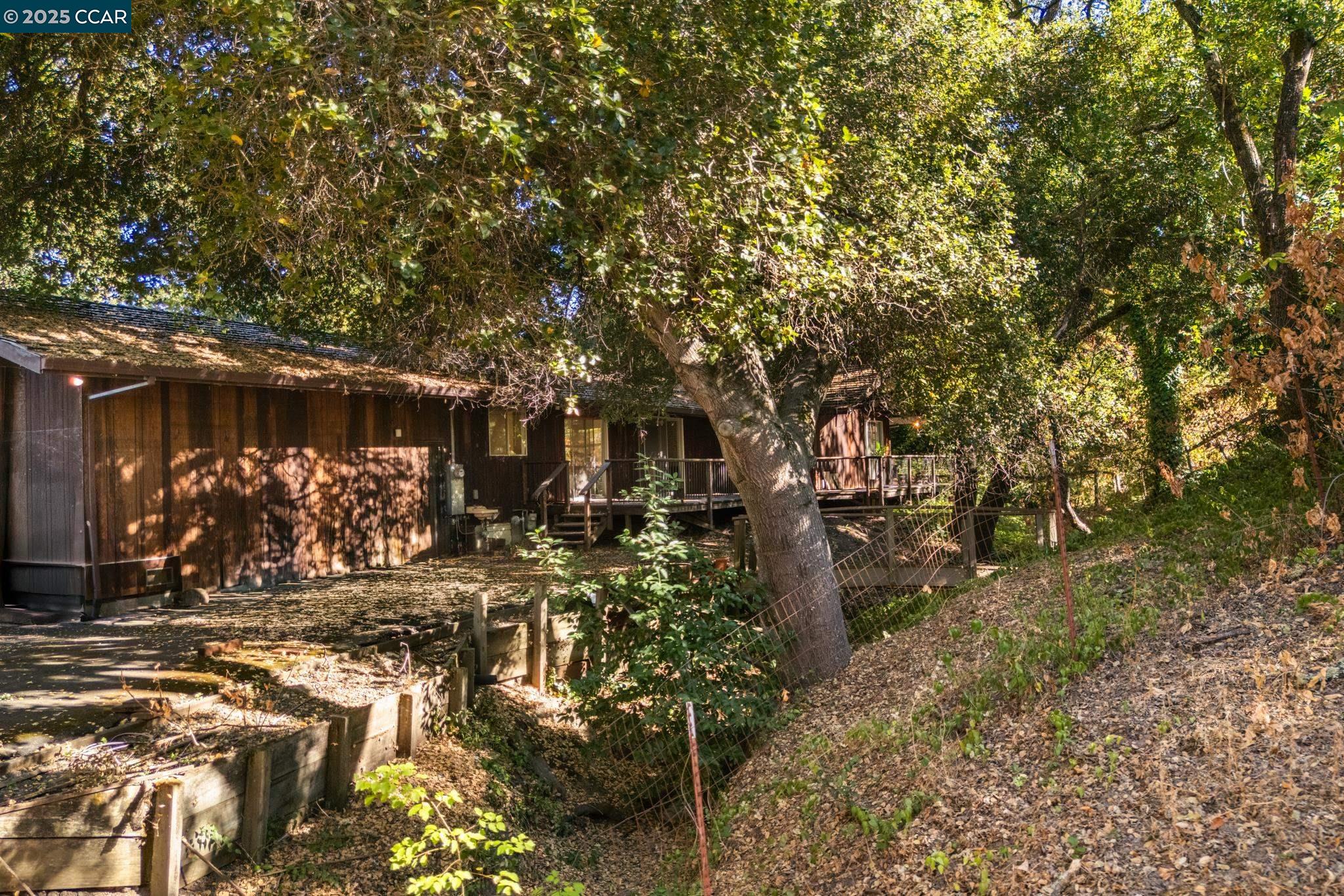 200 Lark Ln
