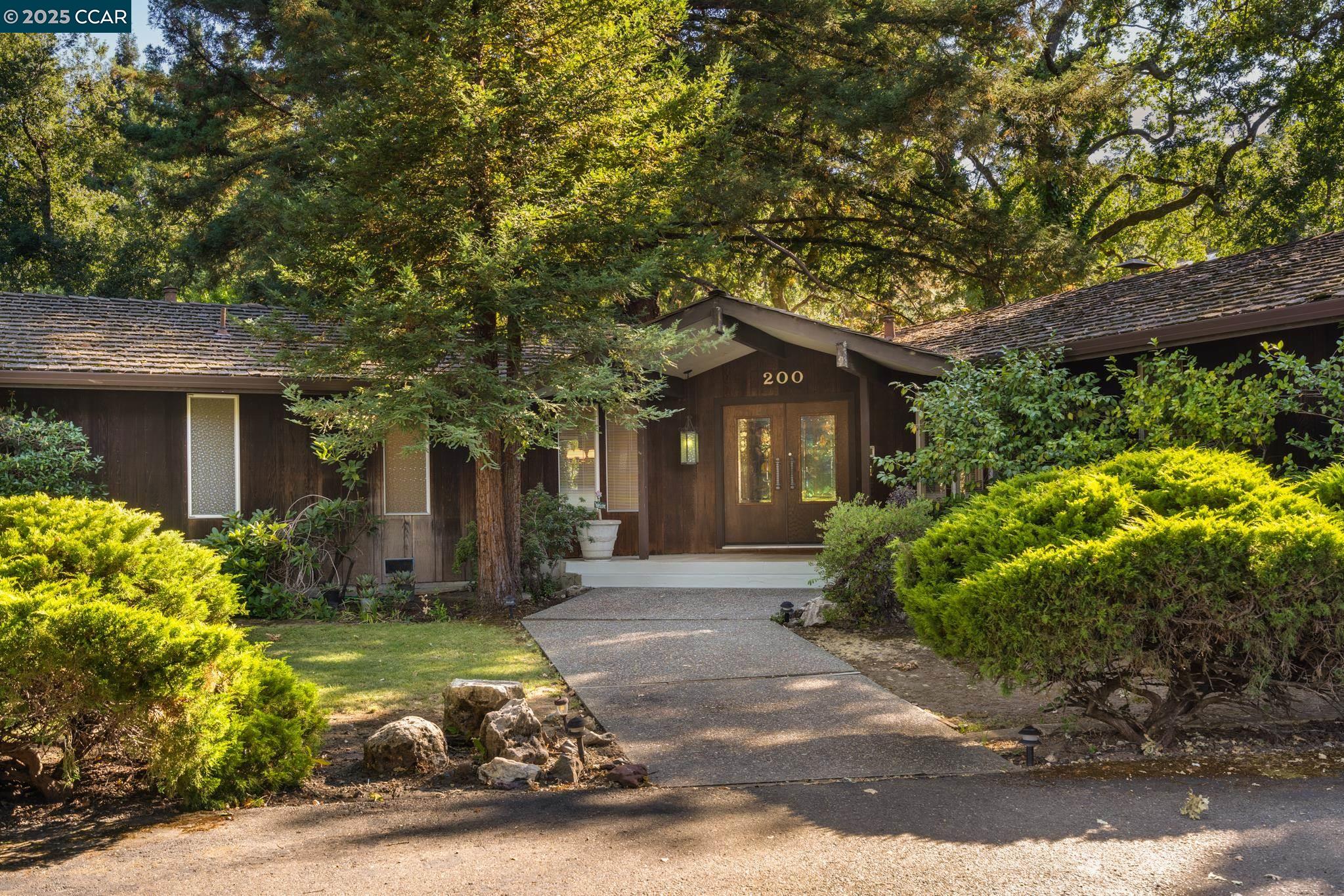 200 Lark Ln