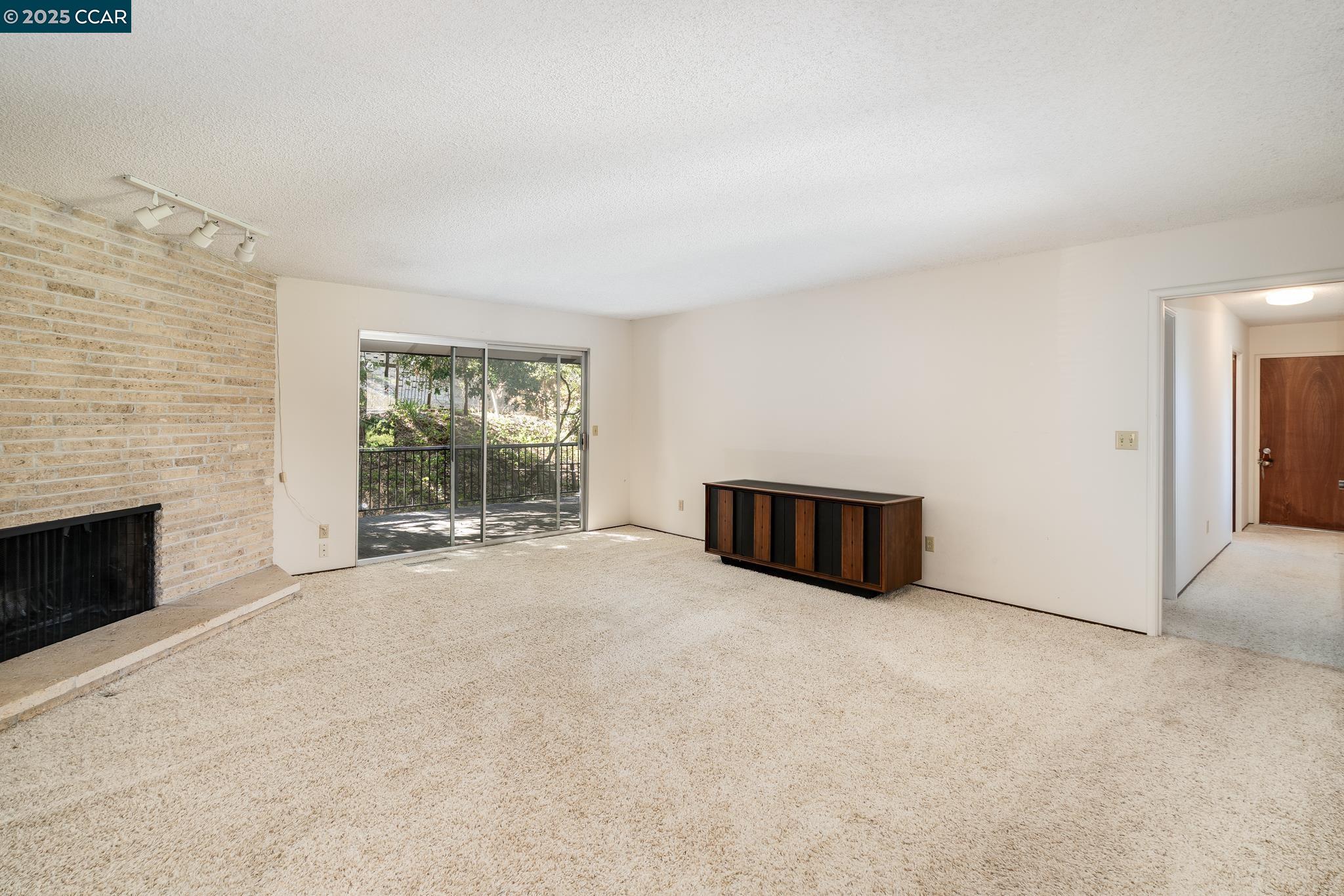 200 Lark Ln