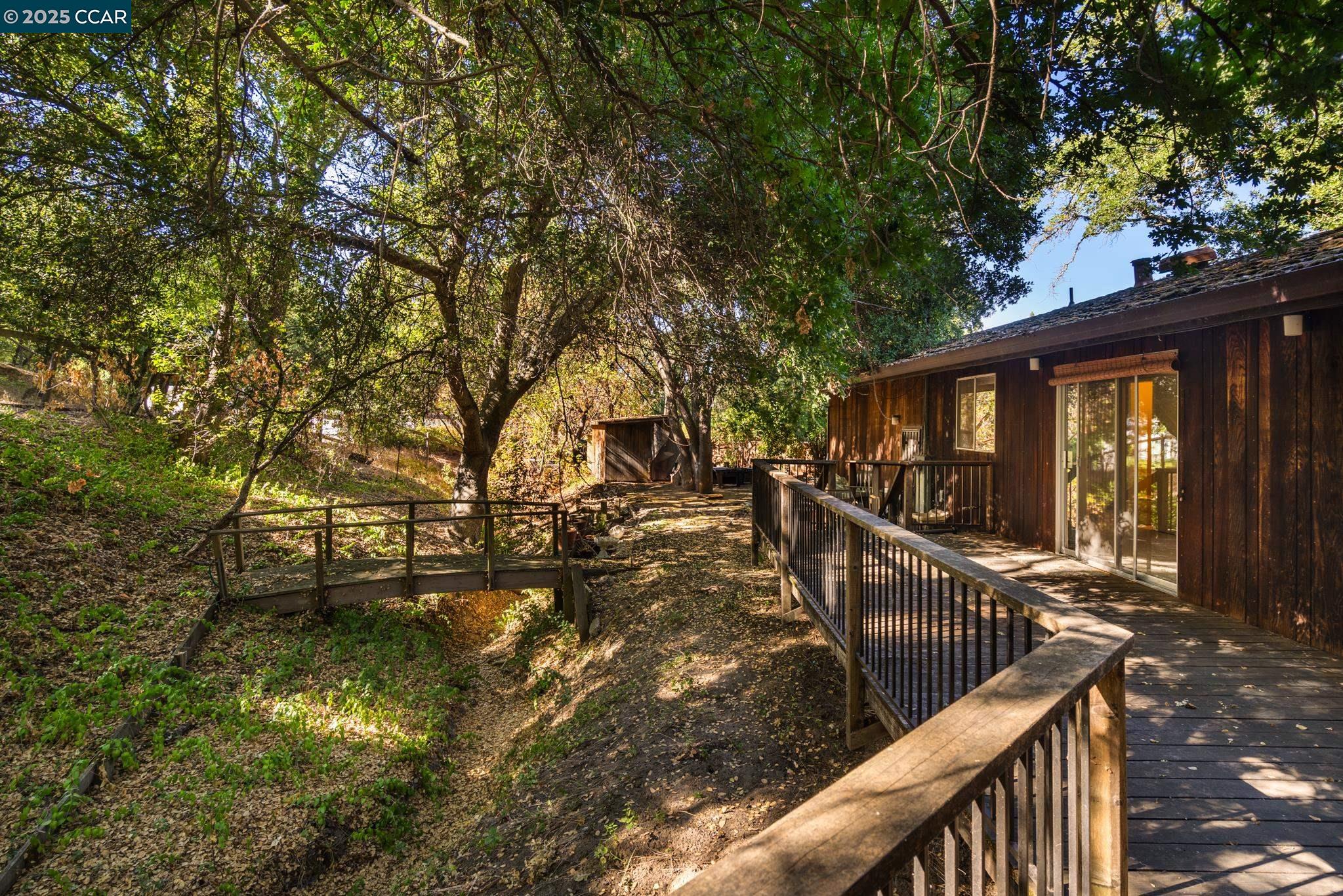 200 Lark Ln