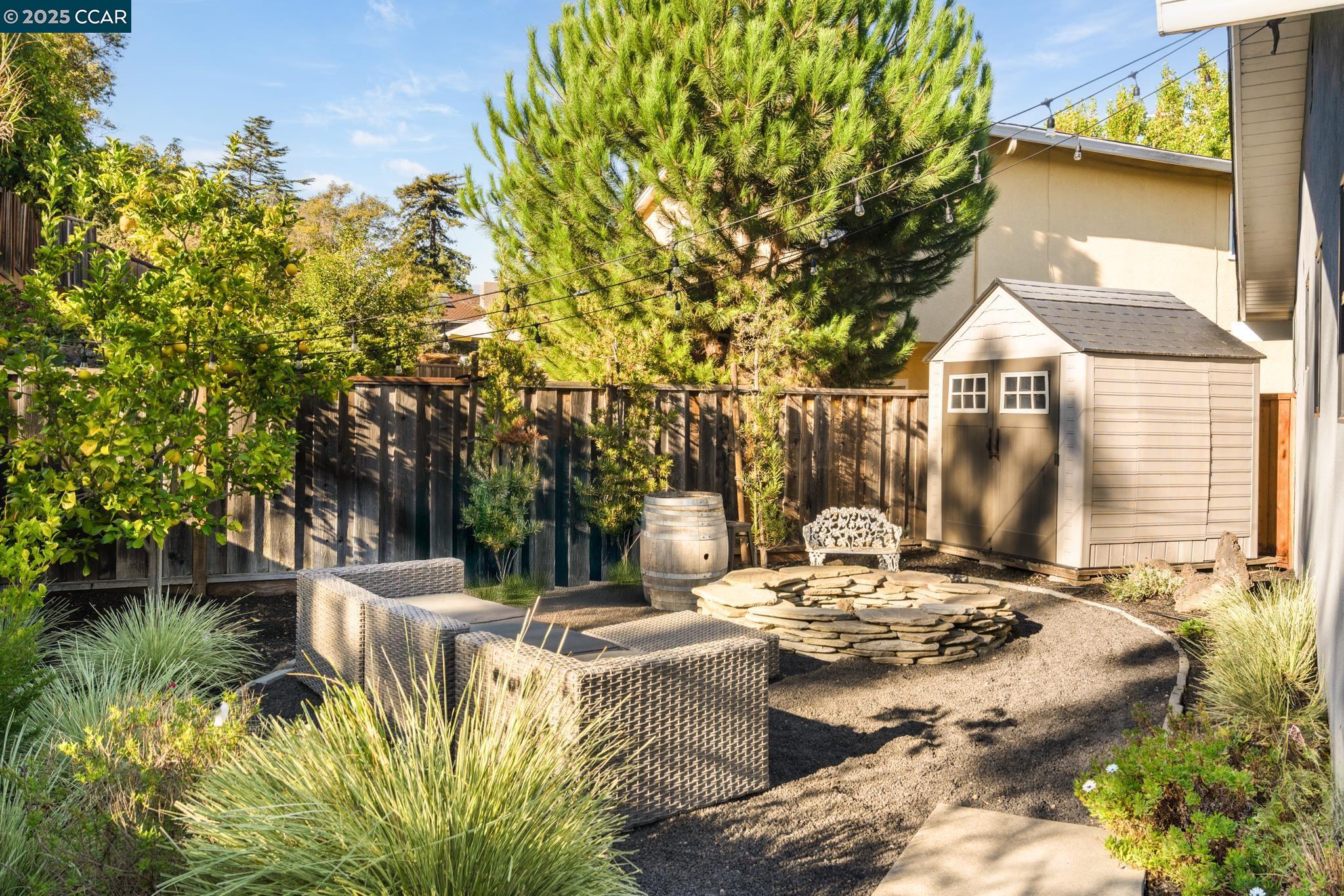 4633 Lockridge Way