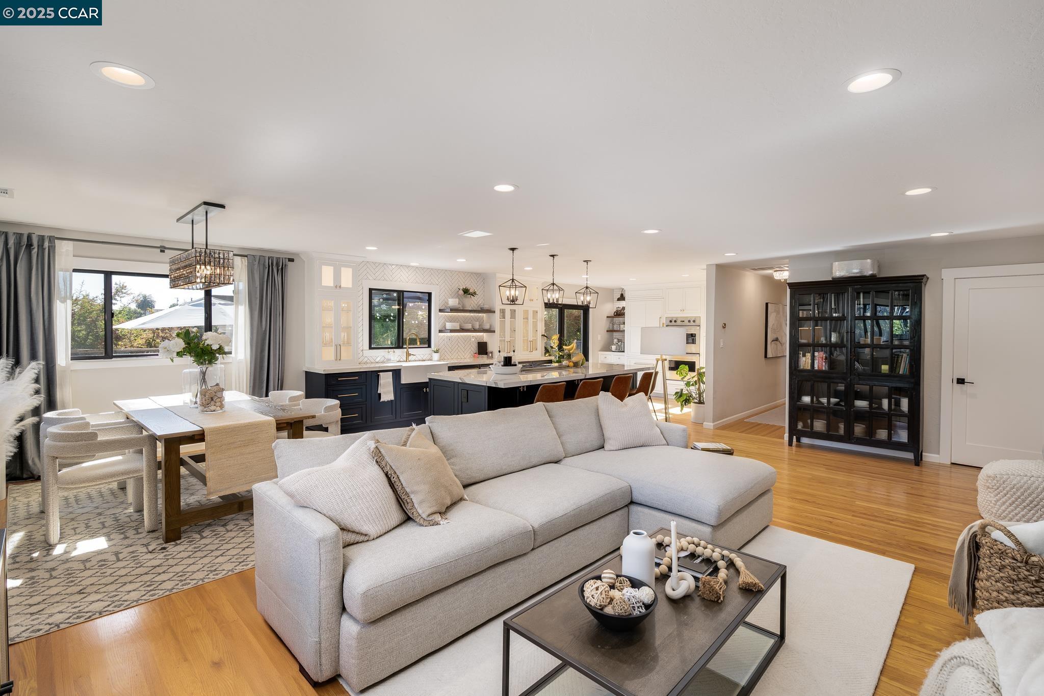 4633 Lockridge Way