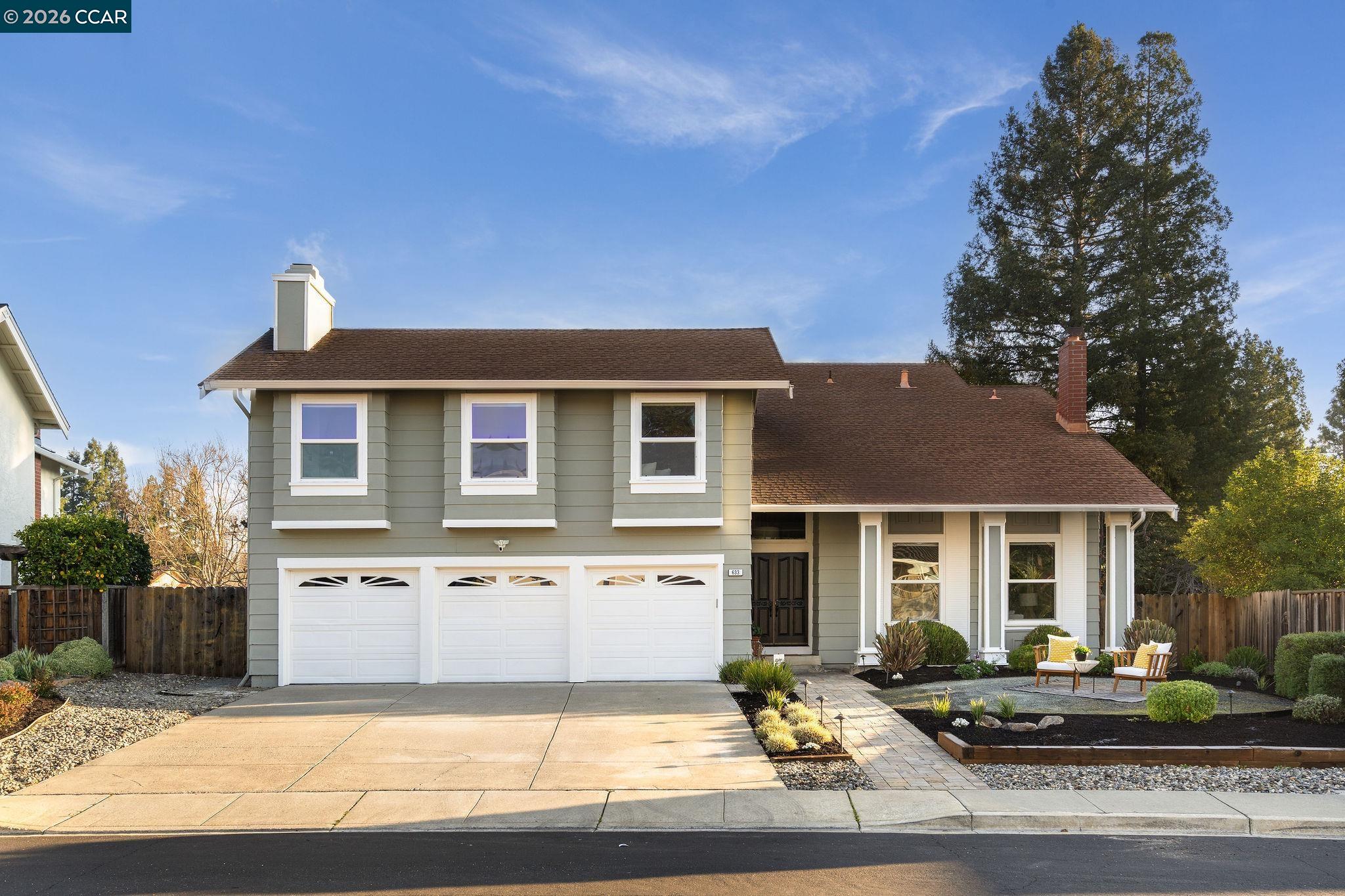 633 Lomond Cir