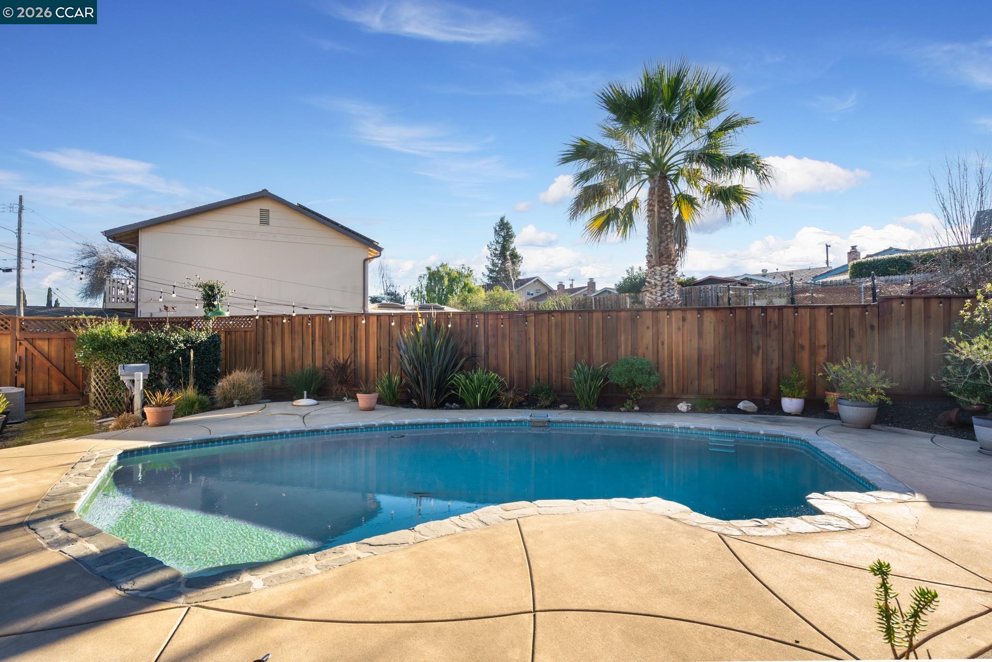 182 Madelia Pl