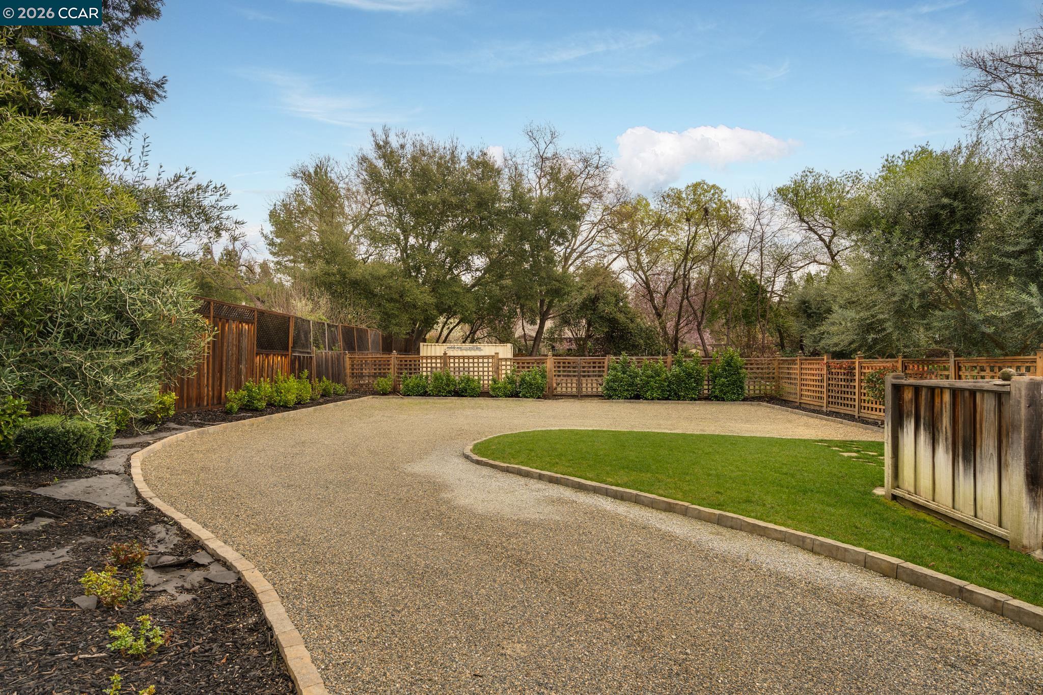 11 San Andreas Drive