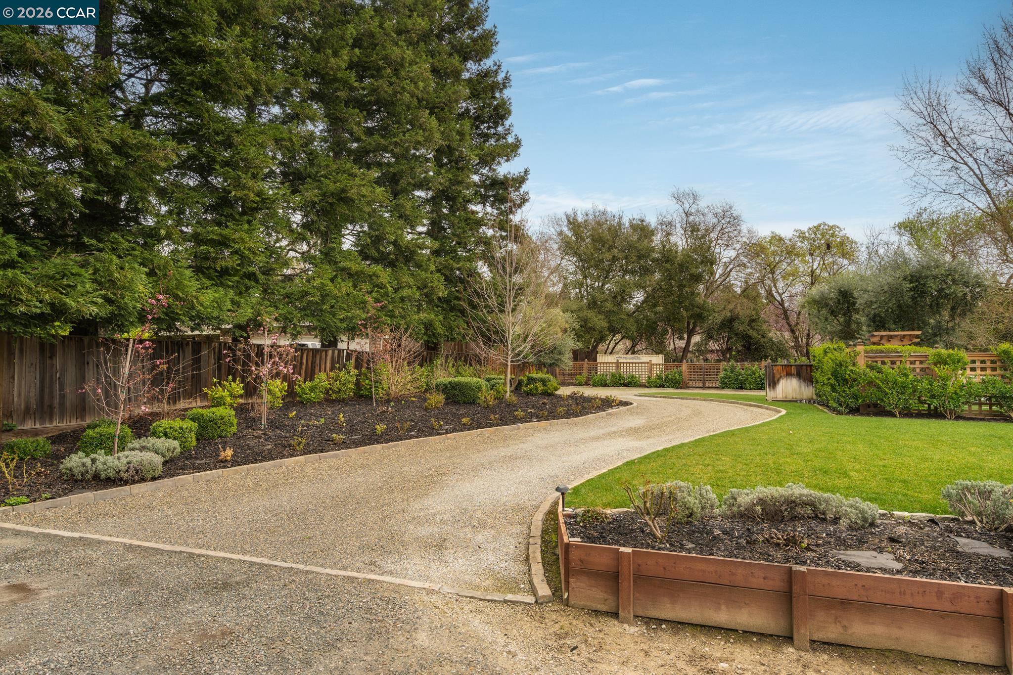 11 San Andreas Drive