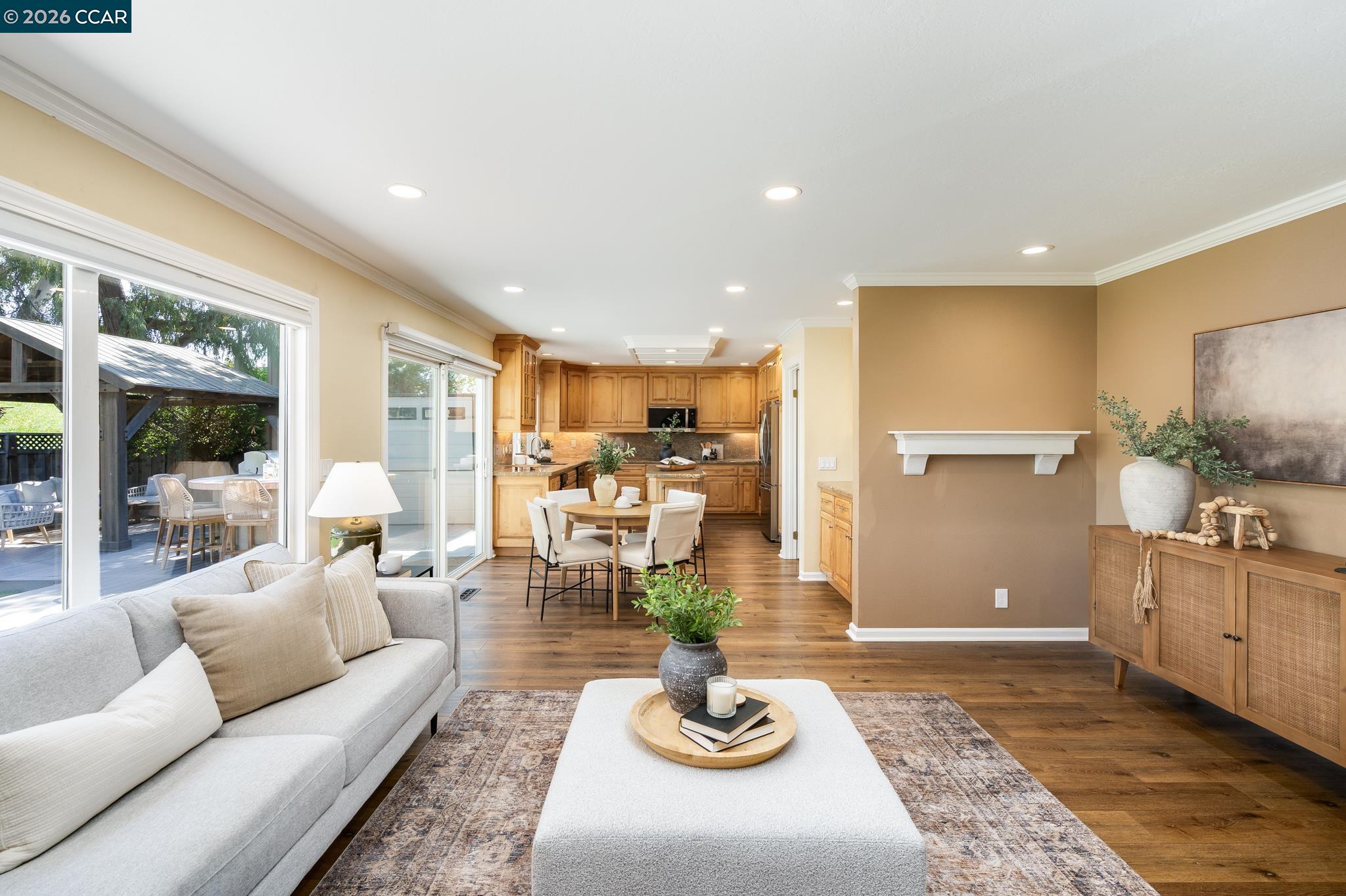 855 Columbine Ct