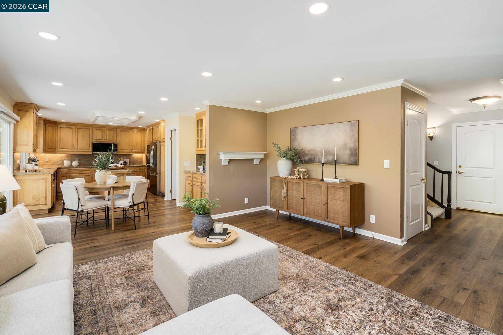 855 Columbine Ct