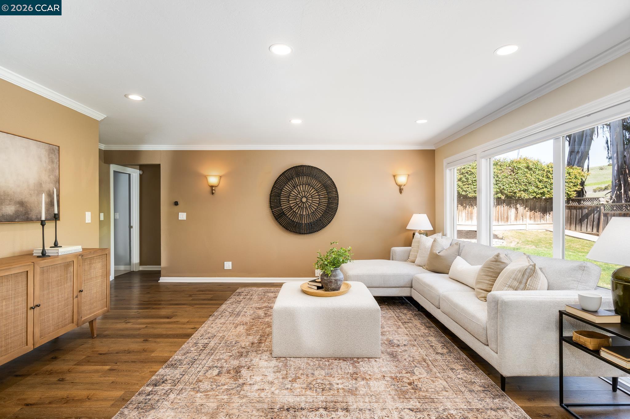 855 Columbine Ct