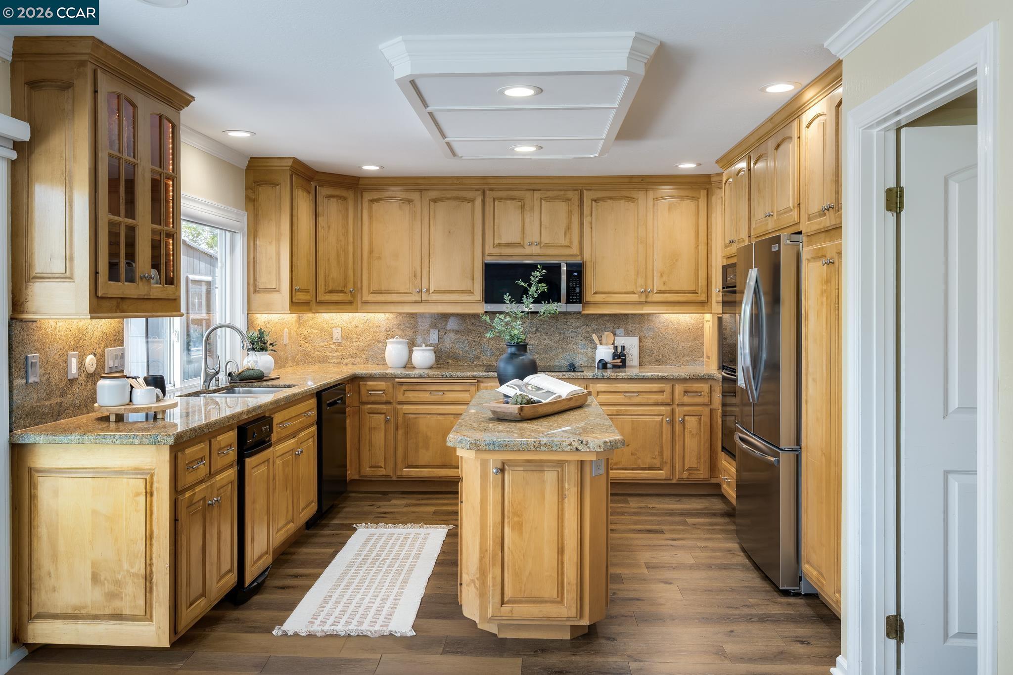 855 Columbine Ct