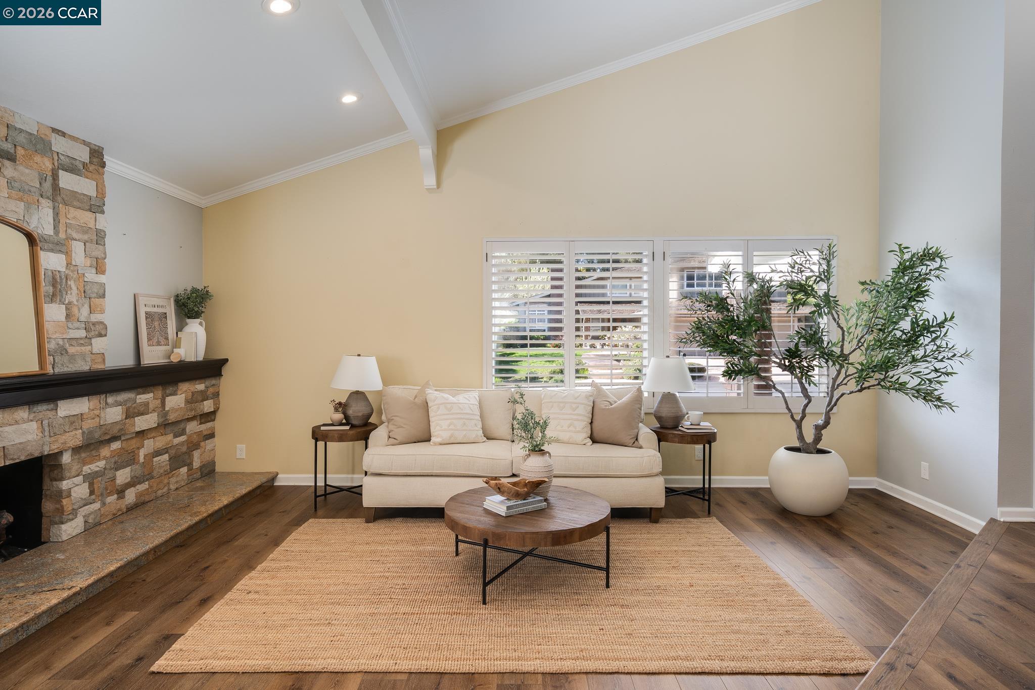 855 Columbine Ct