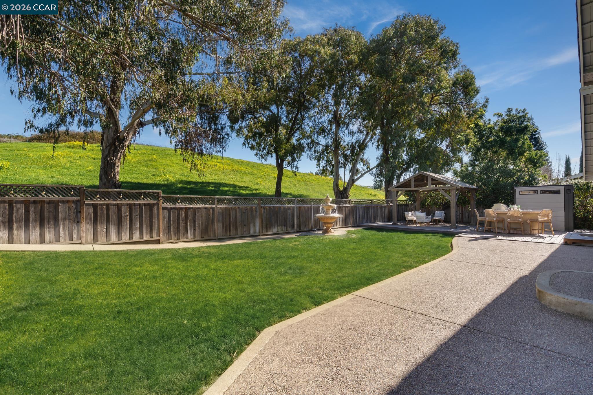 855 Columbine Ct