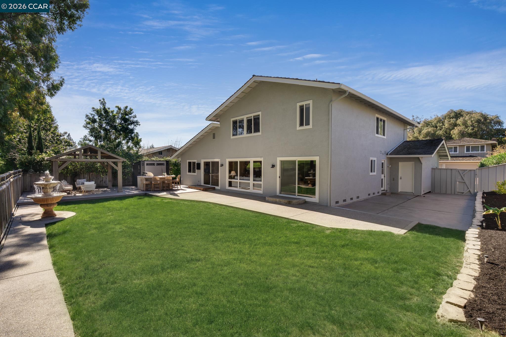 855 Columbine Ct